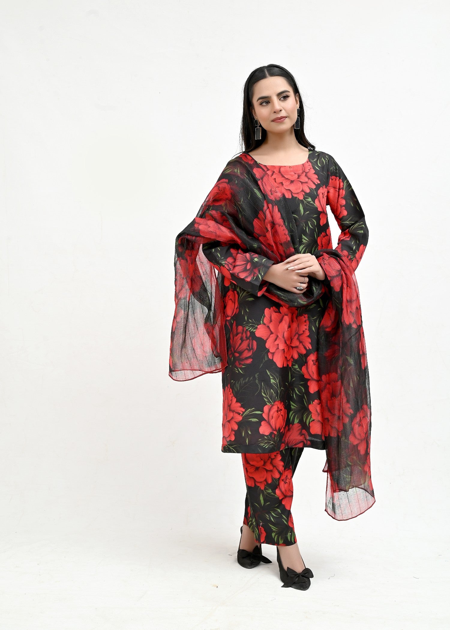 pk raw silk Kurta Set in Black, crimson