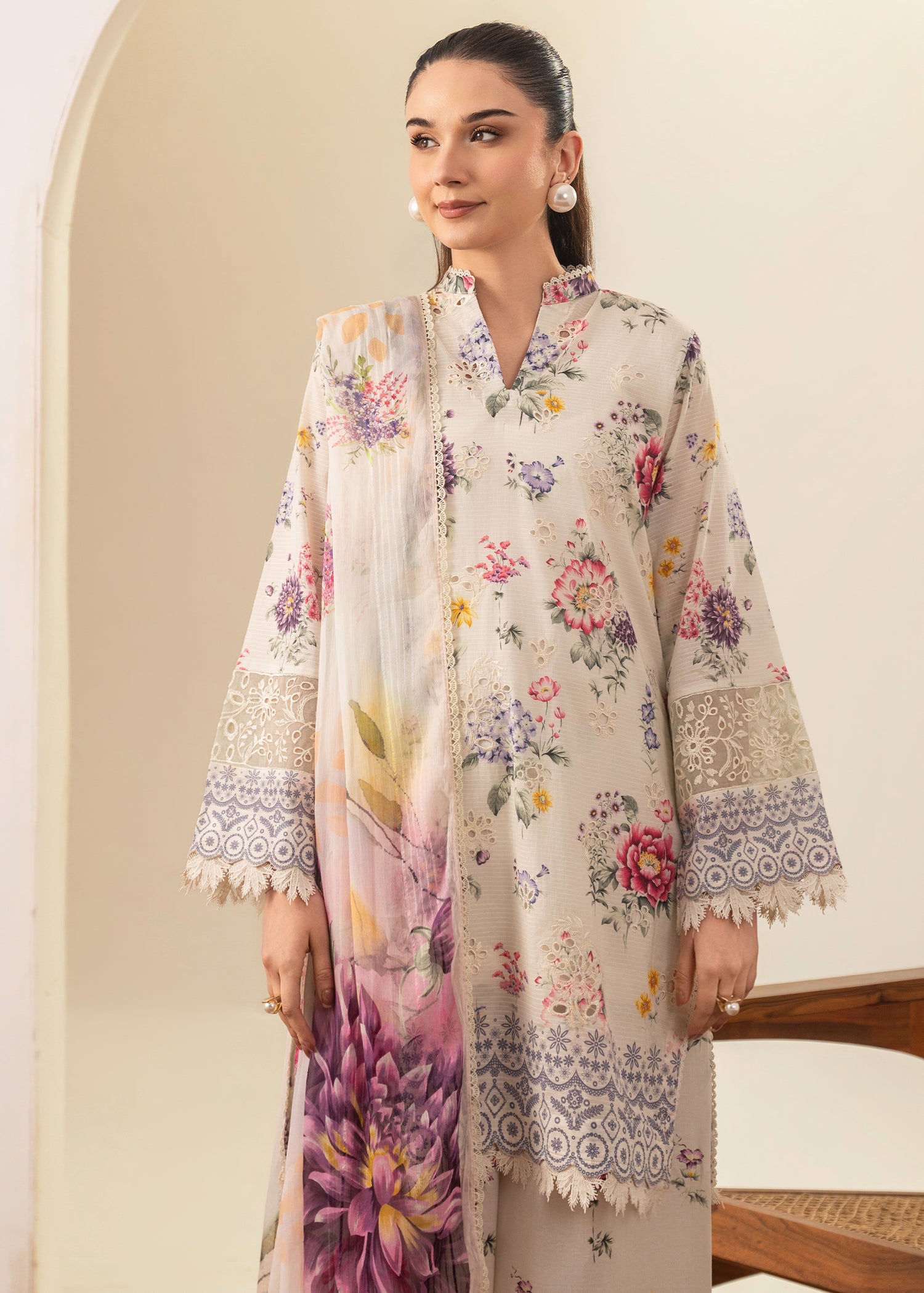 lawn Kurta Set in Off-white