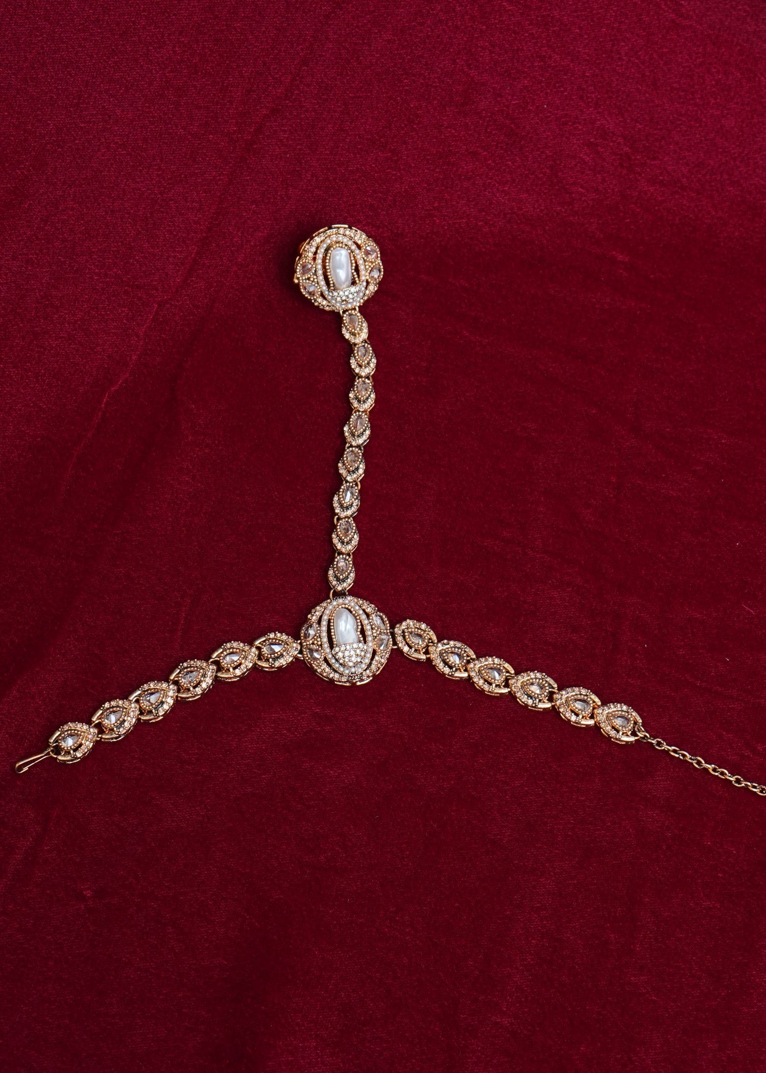 Bracelet in Gold, champagne, pearl white Color by - Trendy Women Bracelet YDE5567