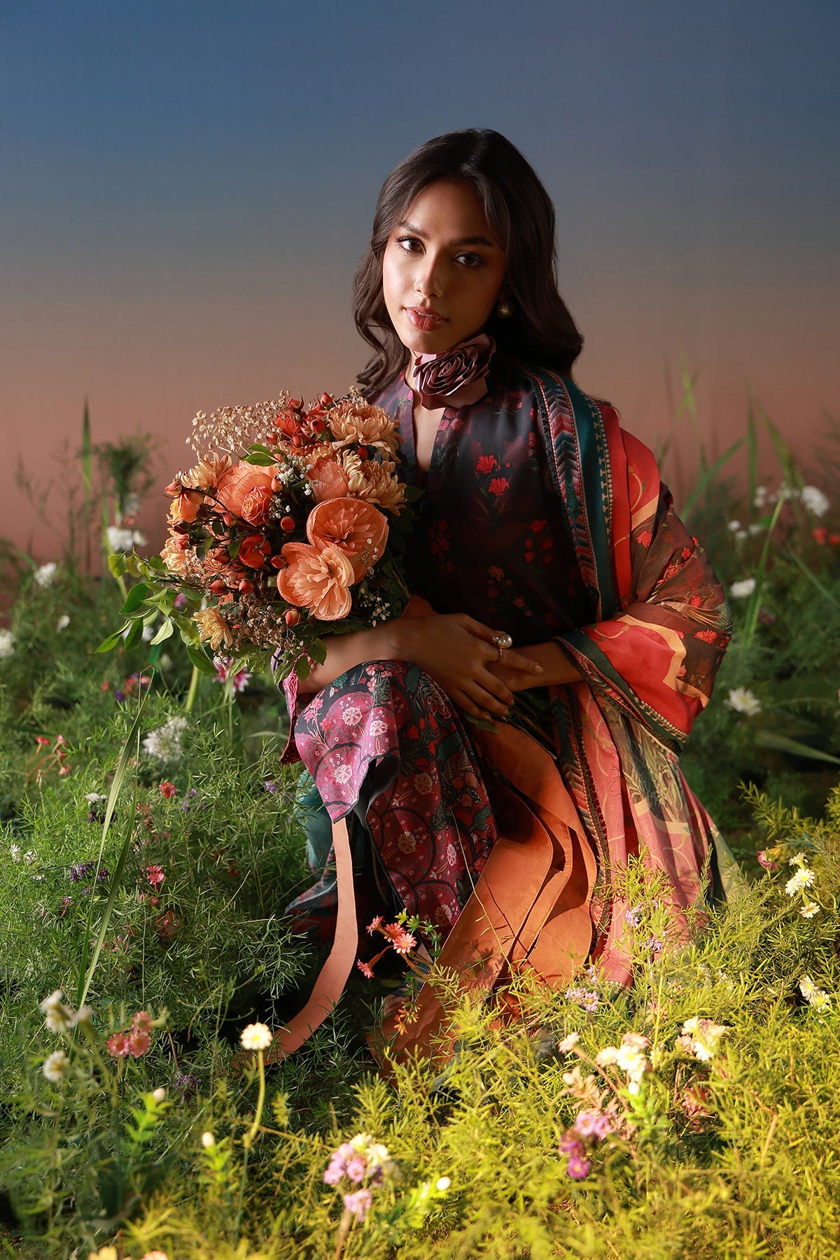 Mirha Lawn – Noir Roseraie