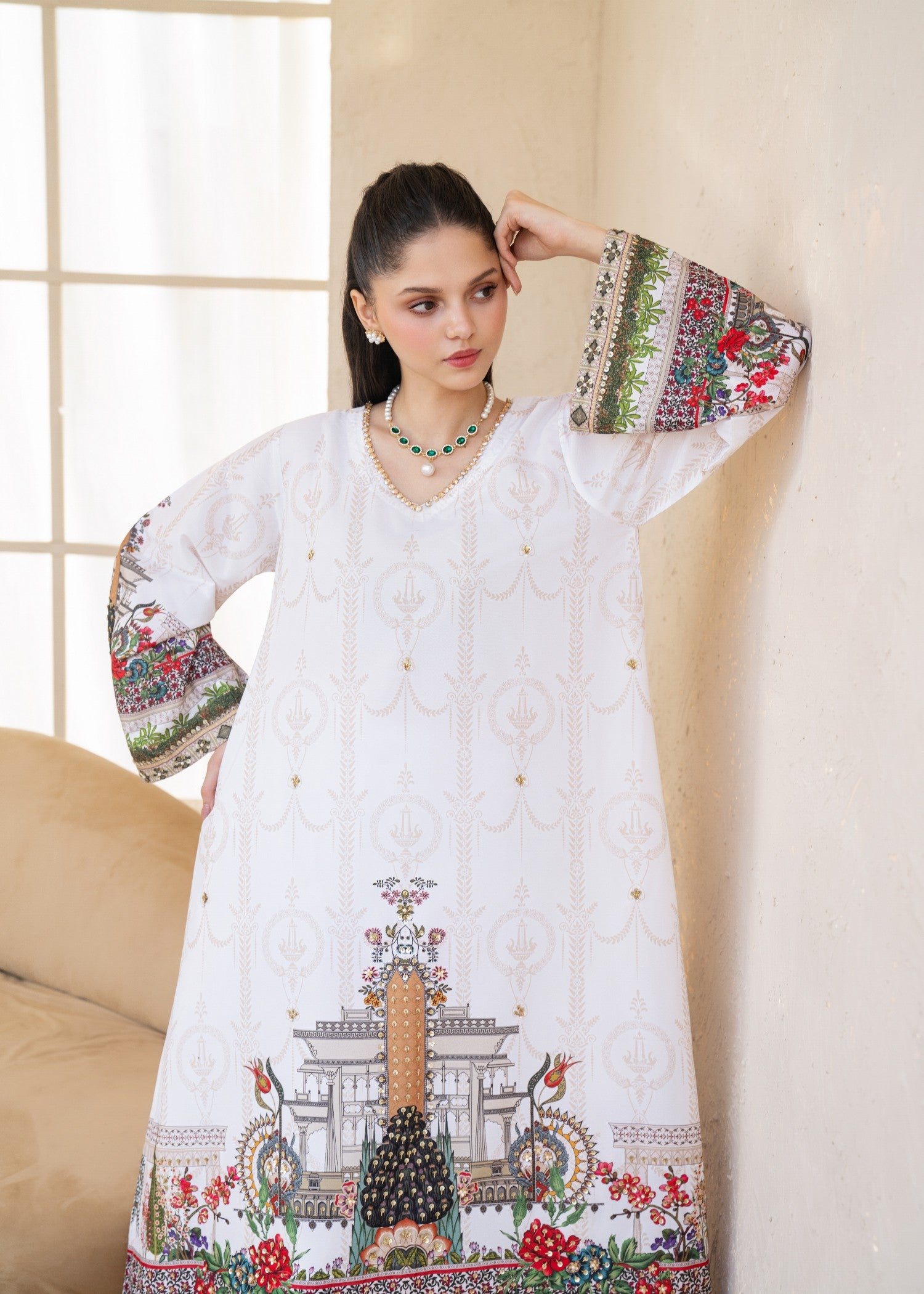 silk grip Kurta Set in Green, crimson, chalk