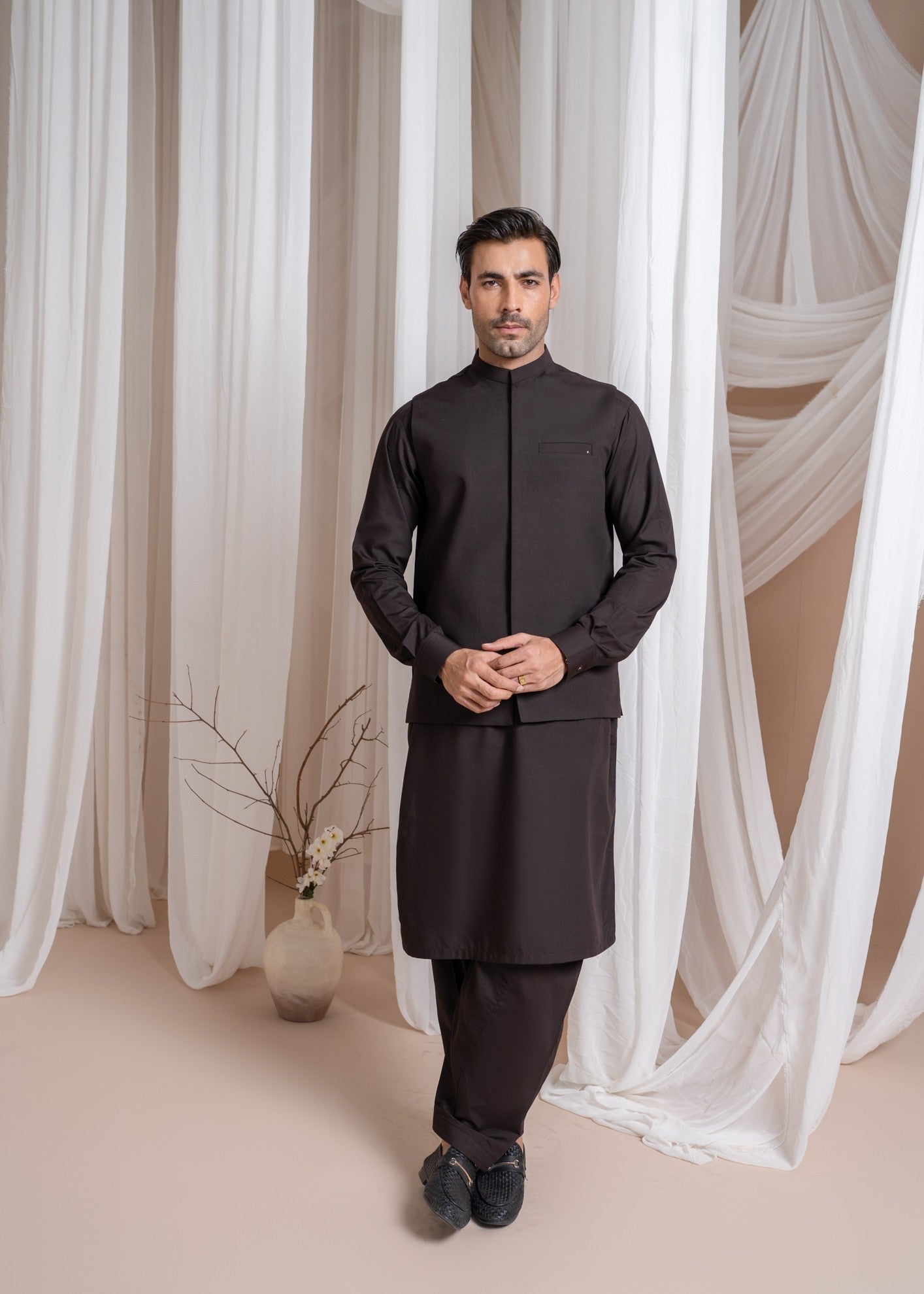 wash & wear Waistcoat in Dark brown by Muraqsh