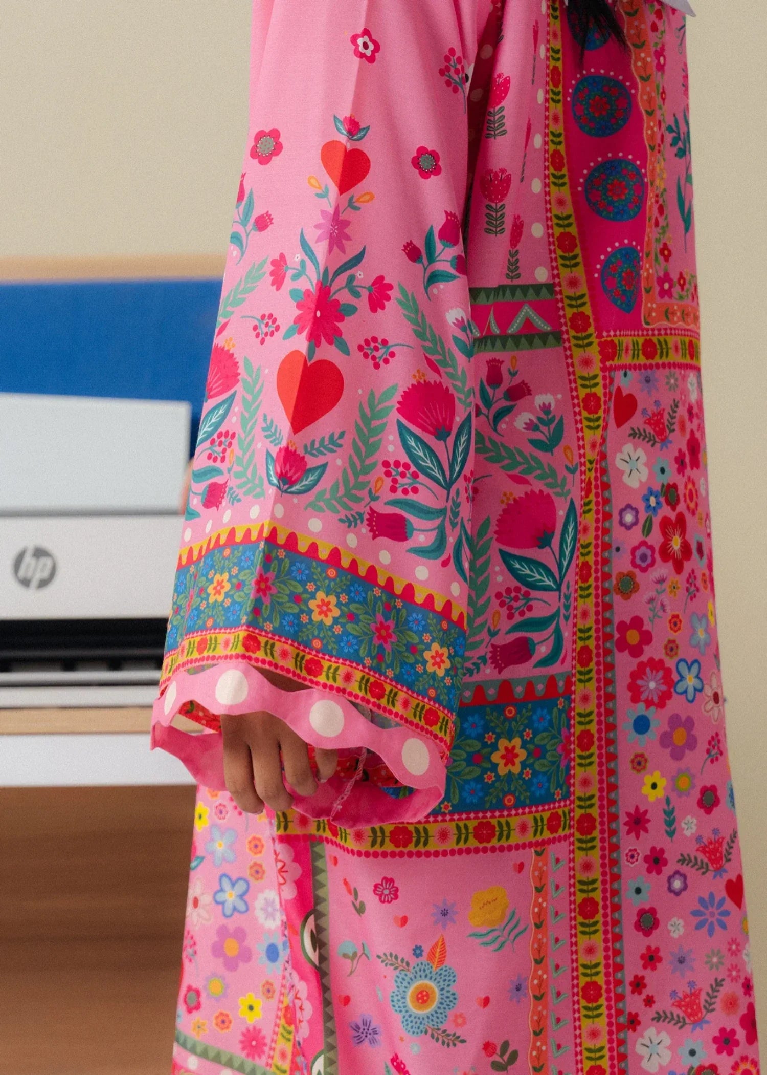lawn Kaftan in Shocking pink, pink