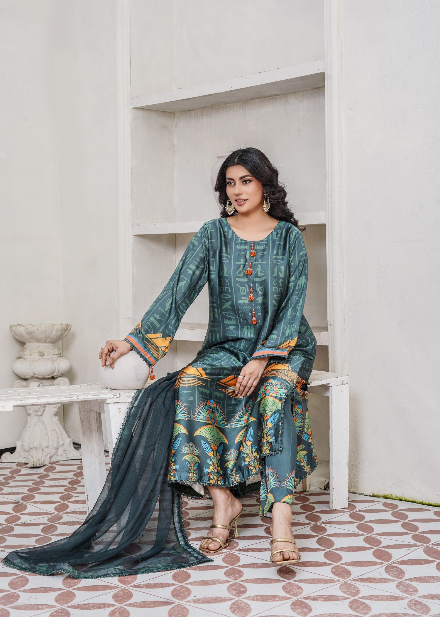 charmuse/shamooz Kaftan in Bottle green, marigold