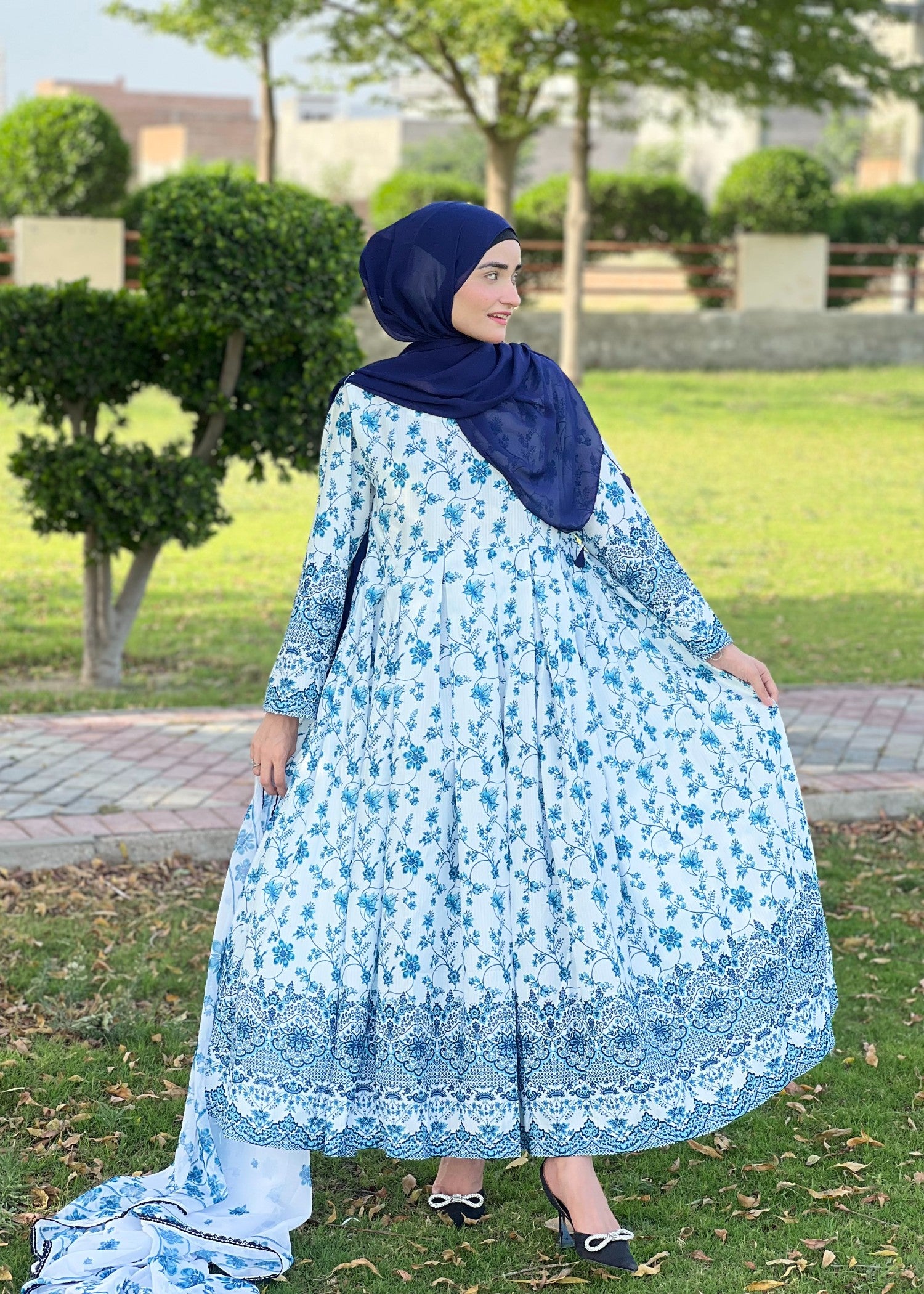 silk finish lawn Maxi in Multi