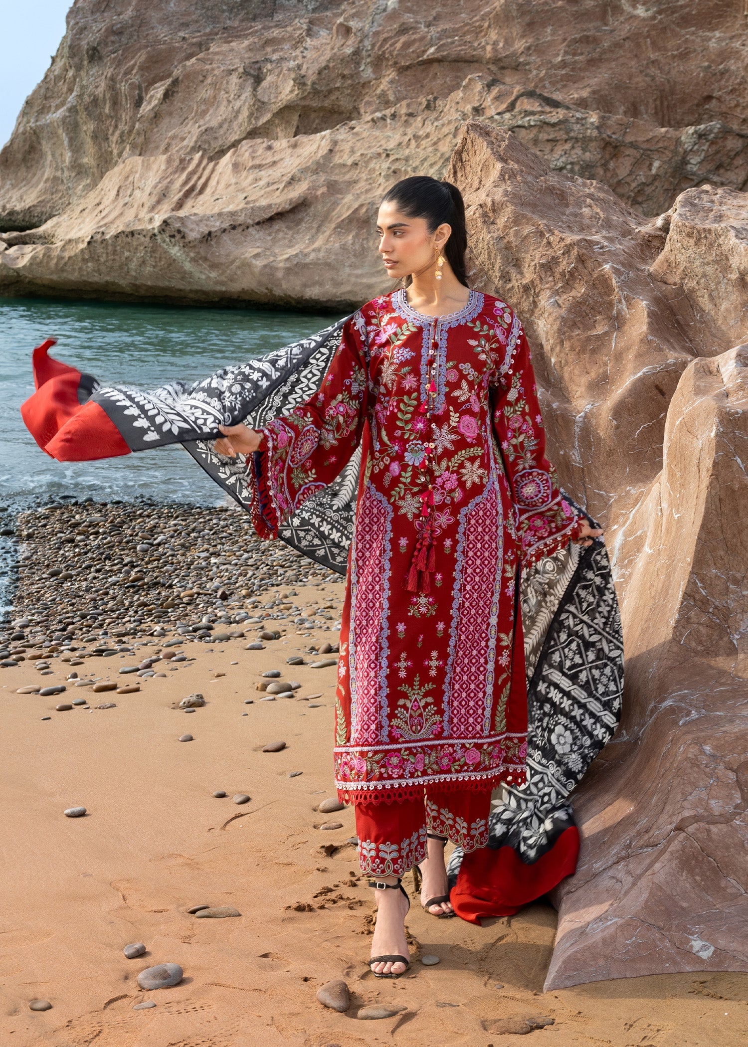 Festive Luxury Lawn – Laal