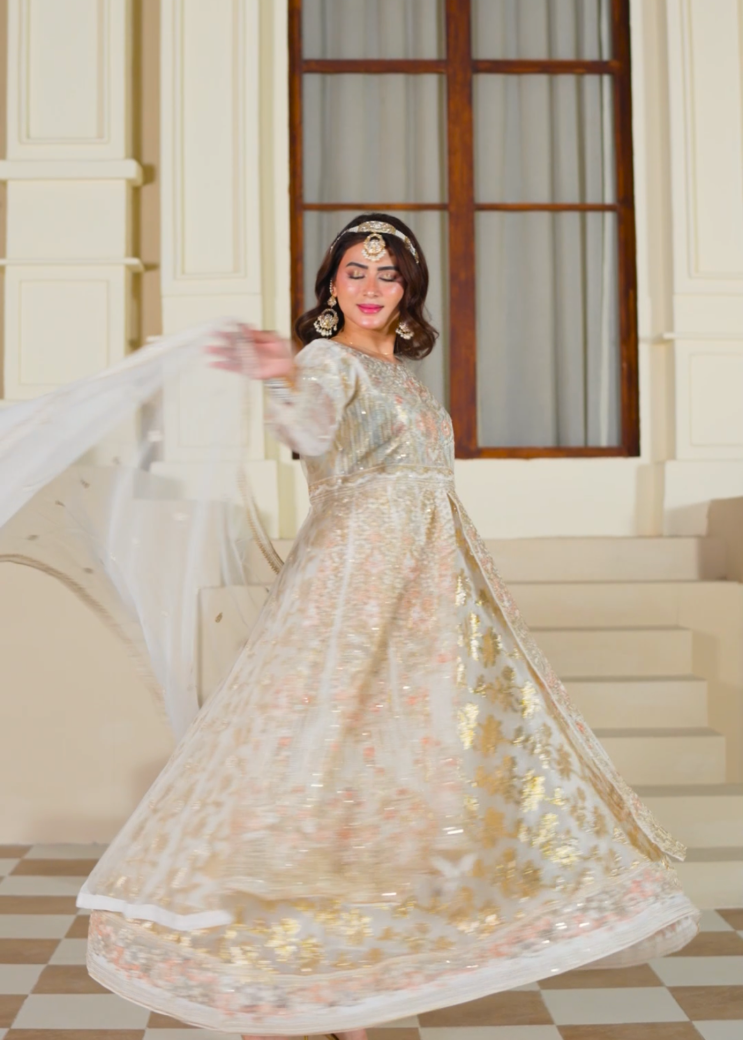zari organza Maxi in Gold, floral white, rose pink