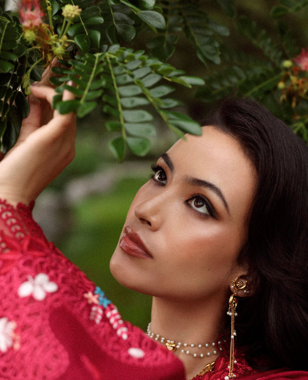 Lilas Lawn – Isara