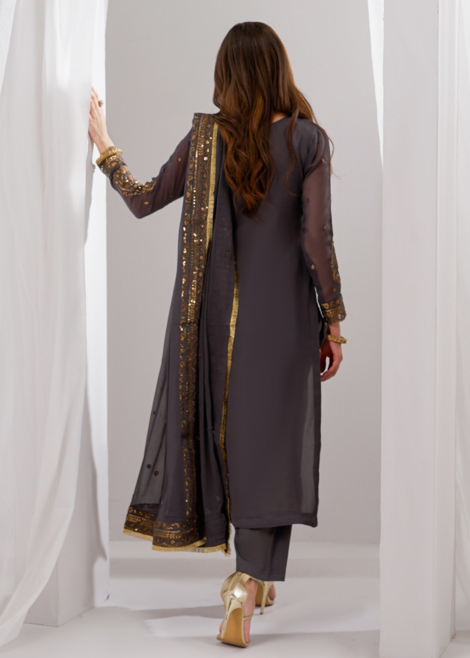 bemberg crinkle chiffon Kurta Set in Dark grey