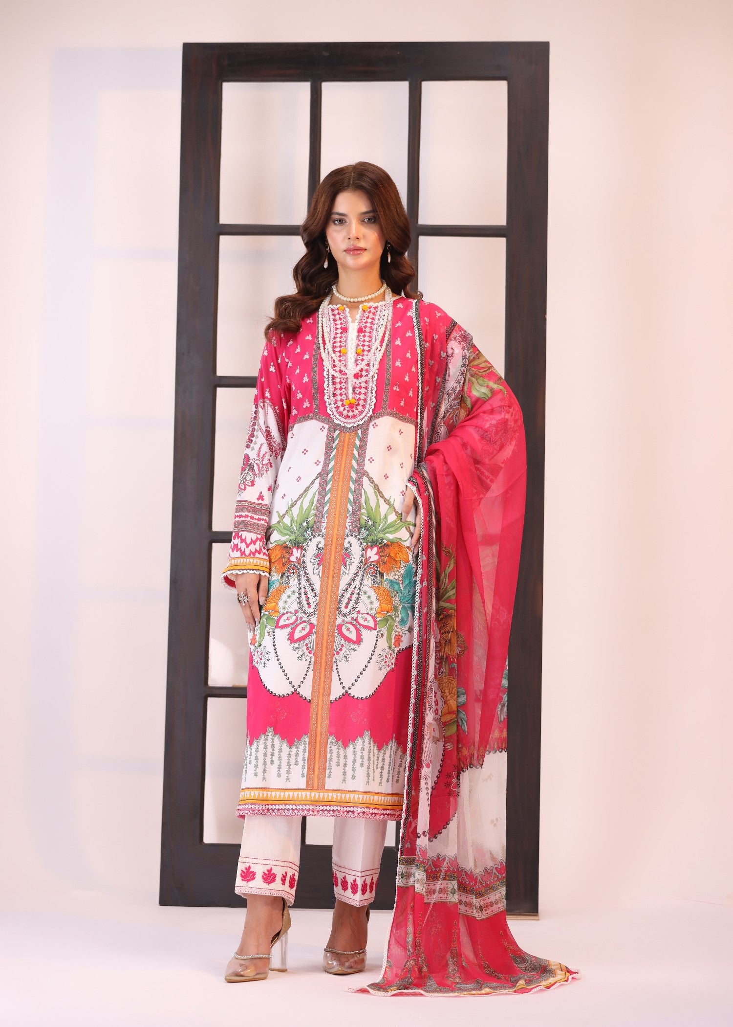 lawn Kurta Set in White, pink