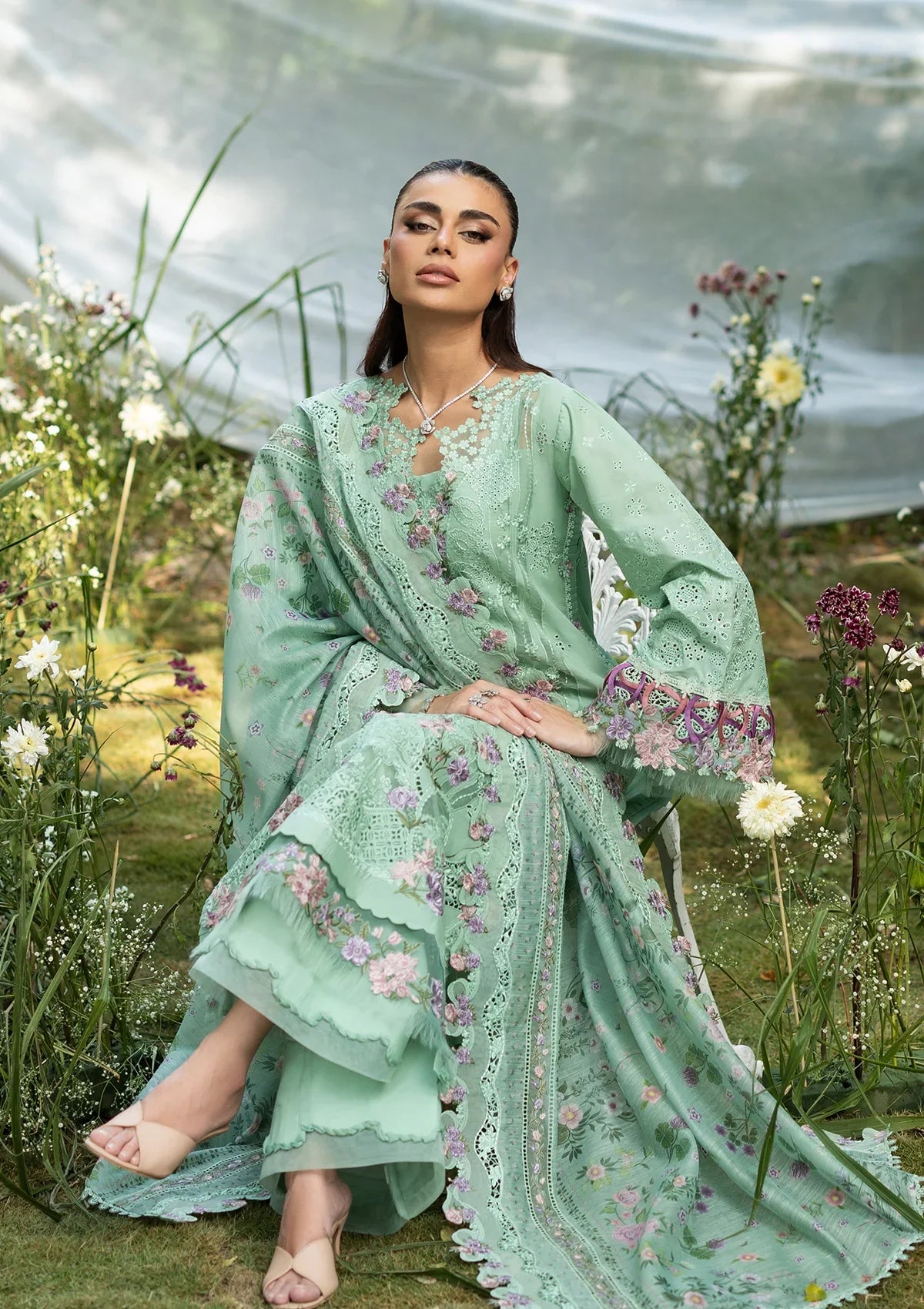 Luxury Lawn – ELQ-3a Daisy Chain