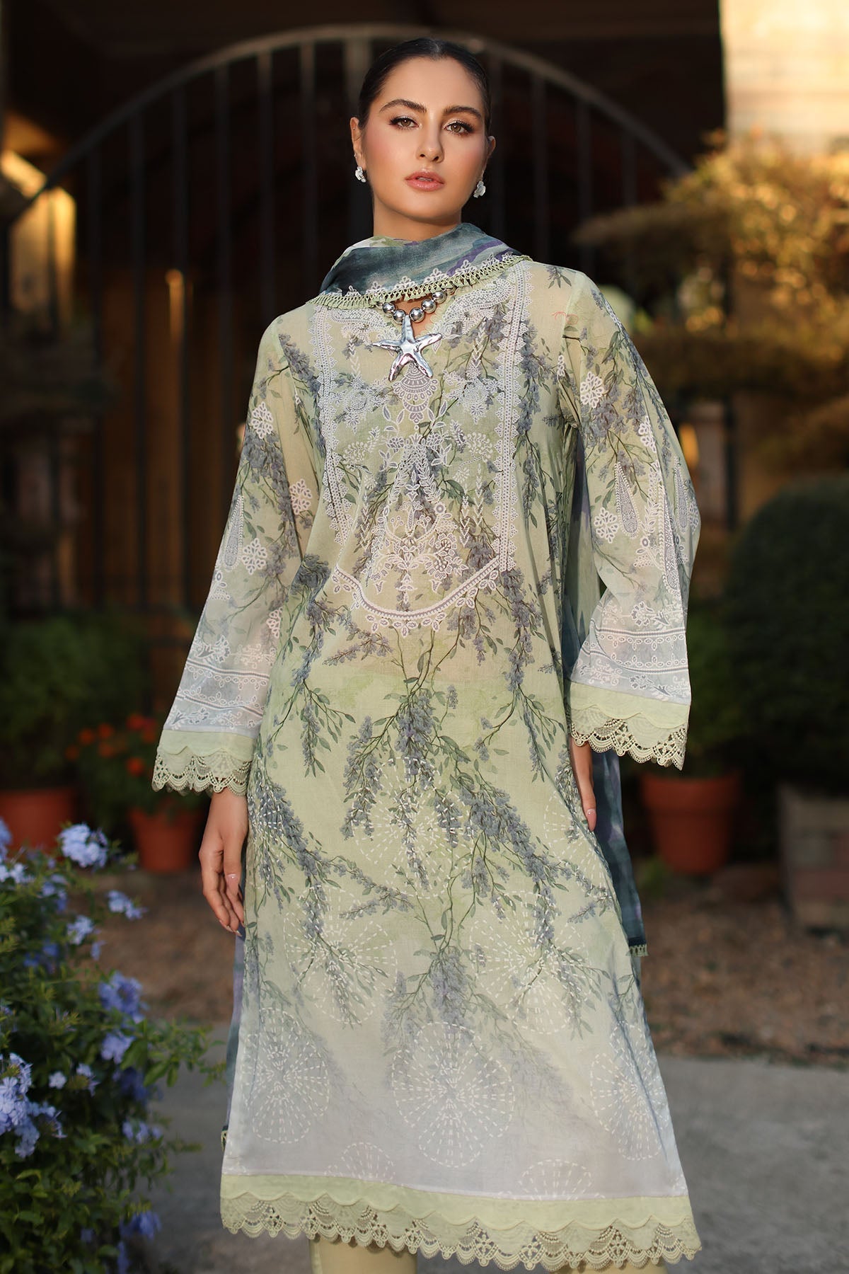 Signature Lawn Prints – SP-195