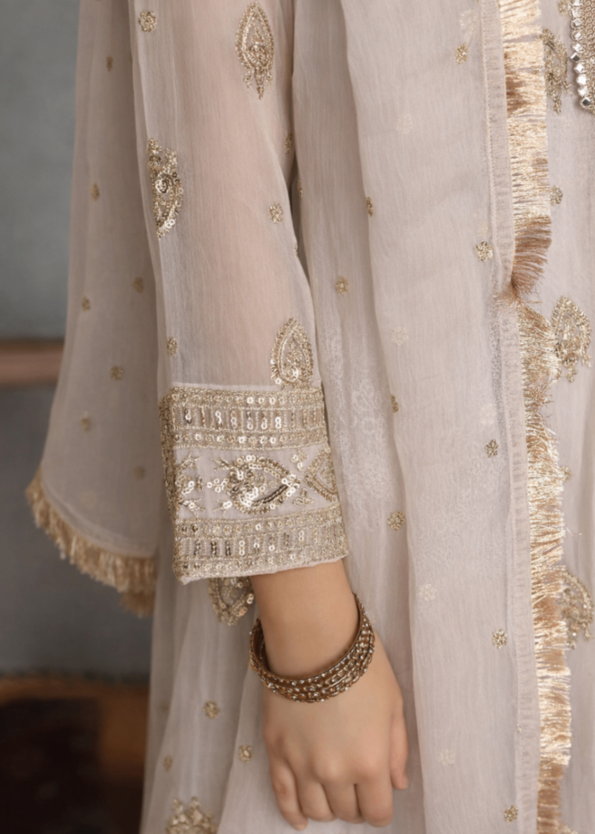 chiffon Pishwas in Off-white