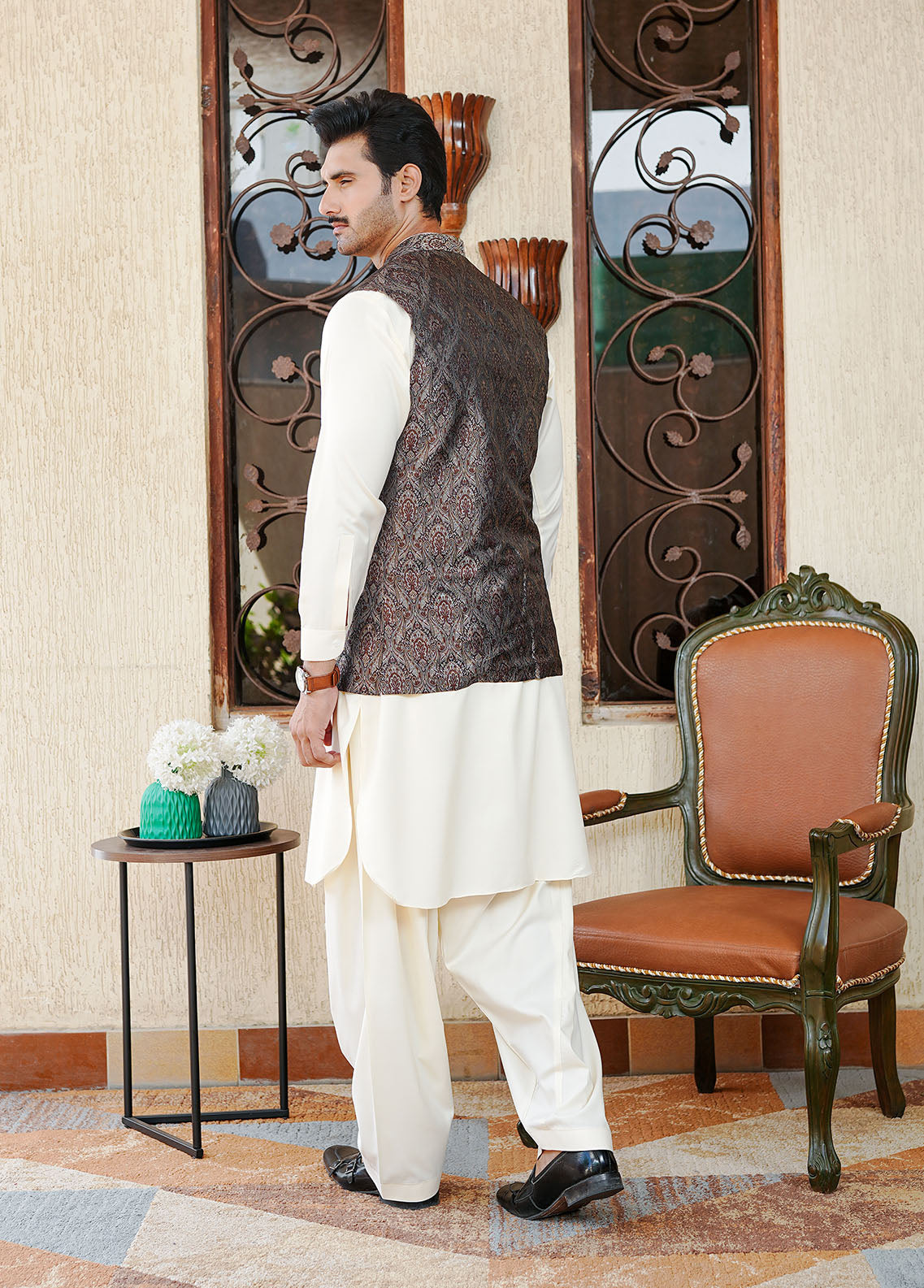 zari jacquard Waistcoat in Saddle brown
