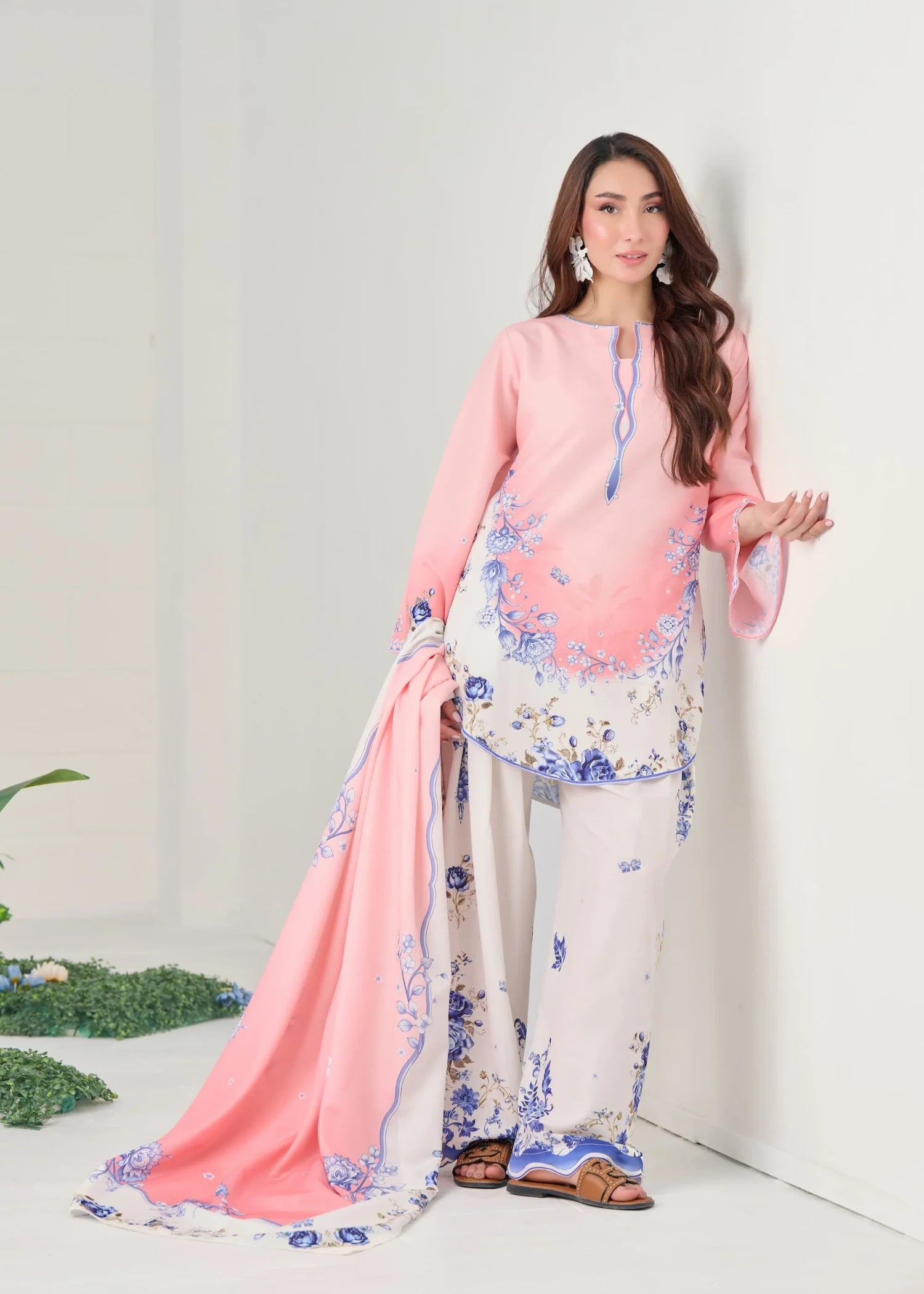 raw silk Kurta Set in White, pink