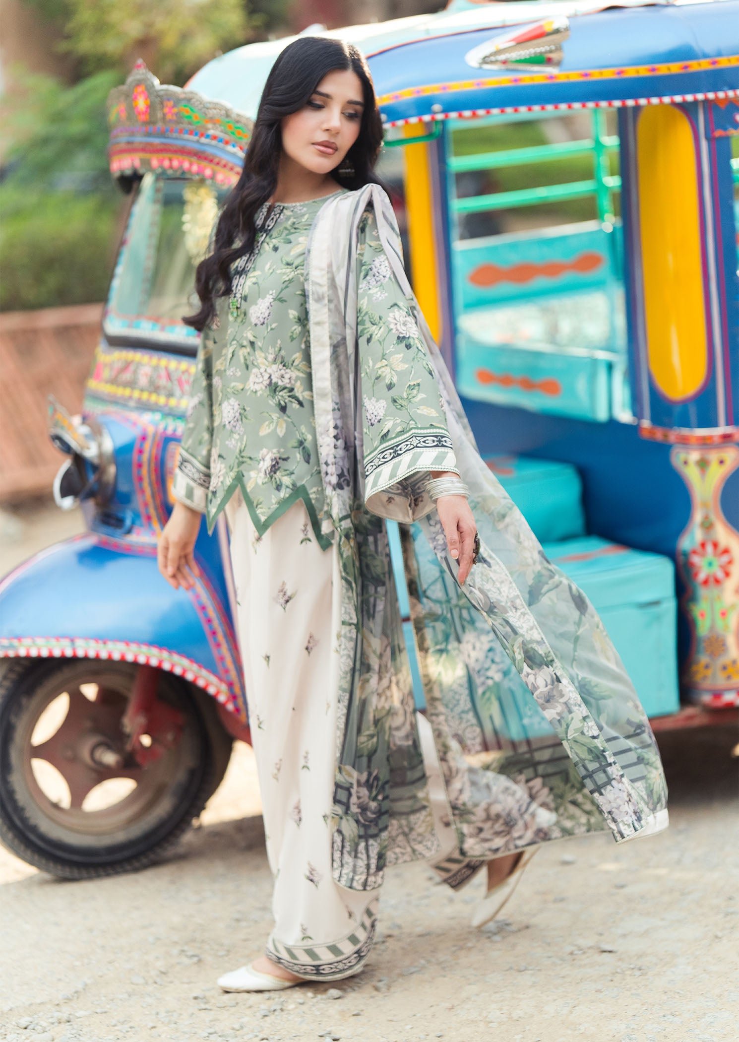 slub lawn Kurta Set in Fern green