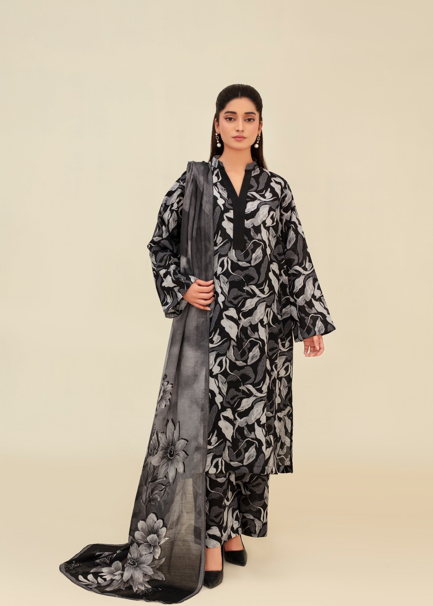 slub lawn Kurta Set in Black