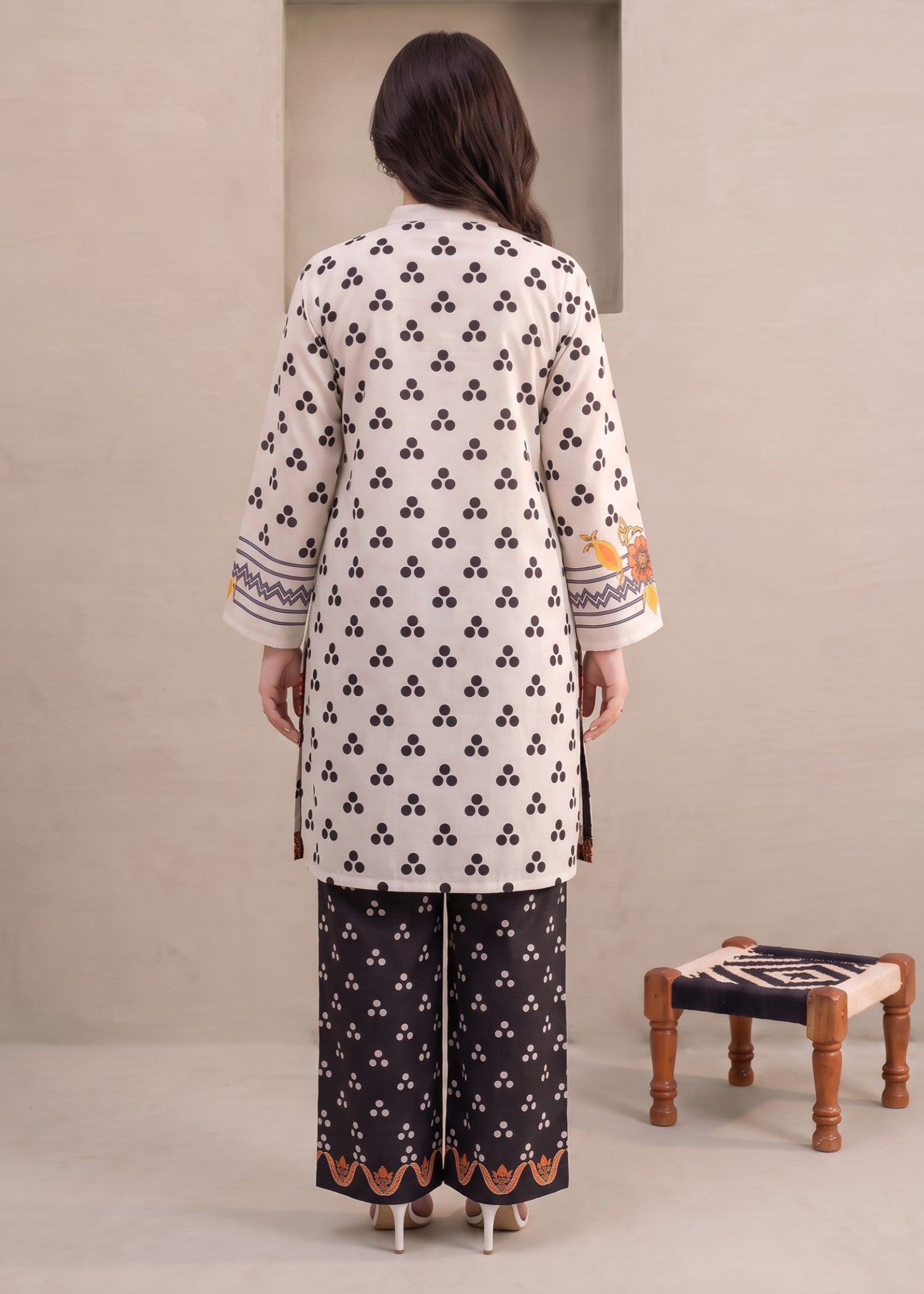 polyester crepe Kurta Set in Black, white