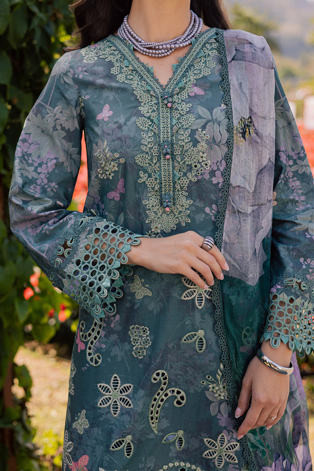 Shezlin Chikankari Eid Edit Lawn – MEHRVEEN (AV-12)