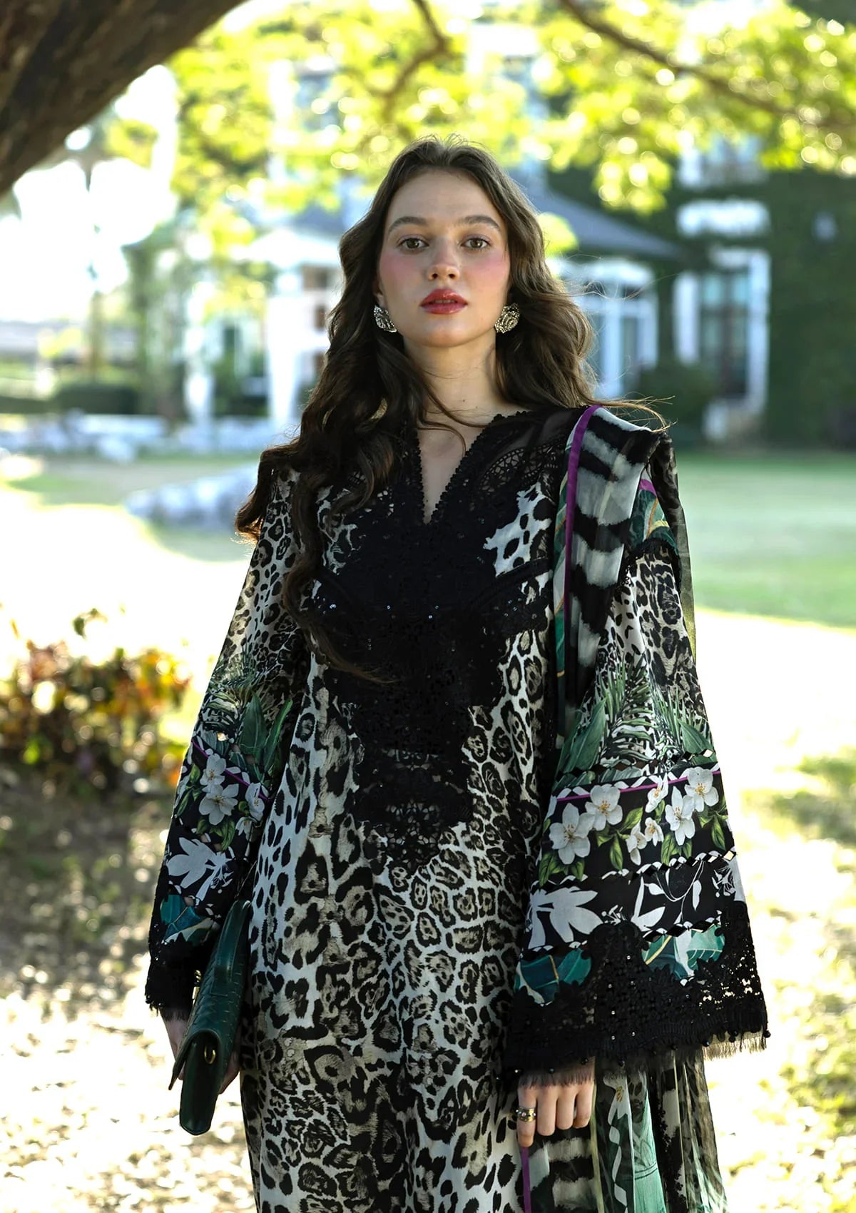 Signature Embroidered Lawn Prints – ESA-3A BELLADURNE