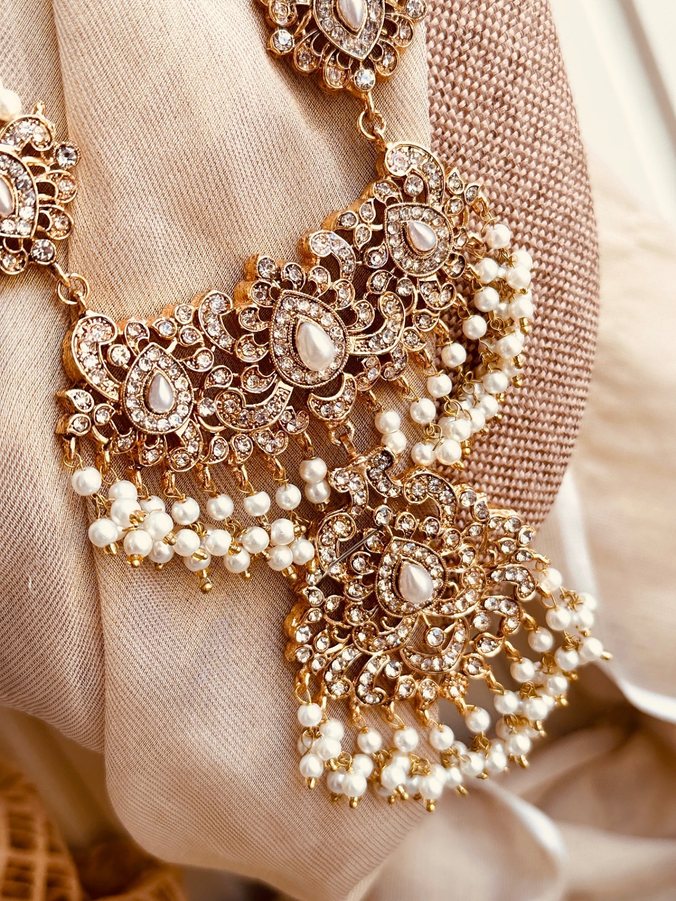 Jewelry Set in Off-white Color by - Trendy Women Jewelry Set YXA2127