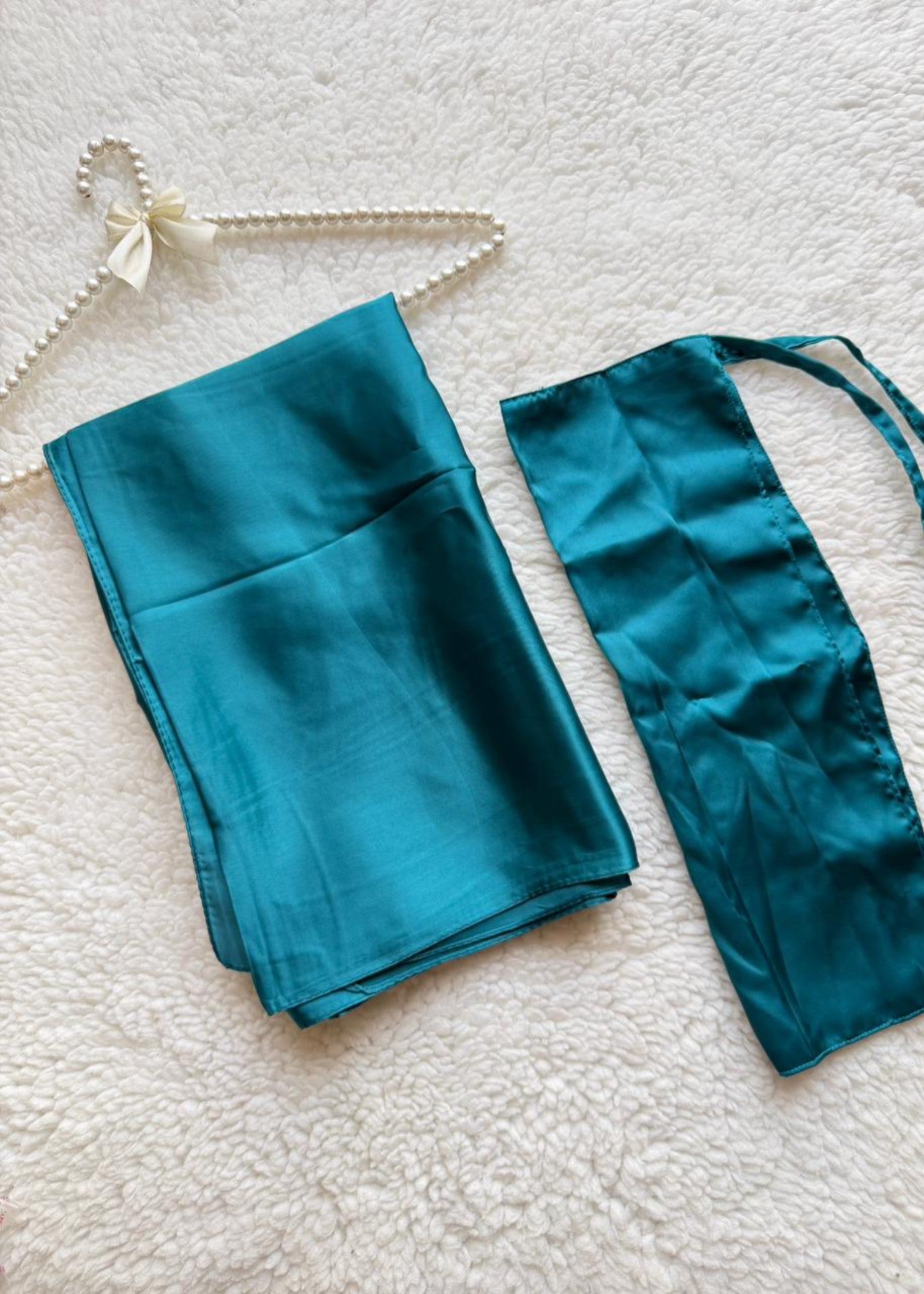 satin silk Veil in Bondi blue