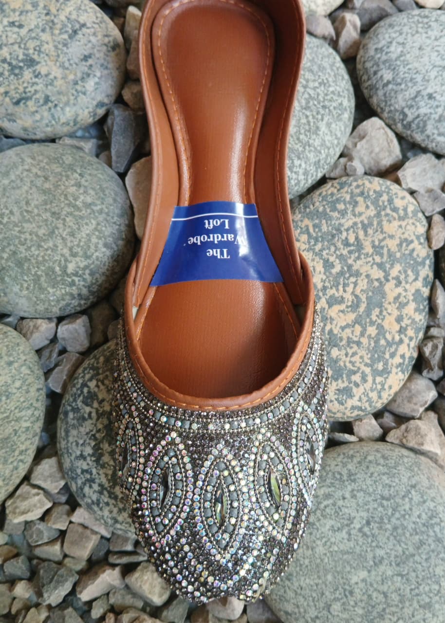 Khussa in Silver by - High Quality Women Khussa ODQ0117