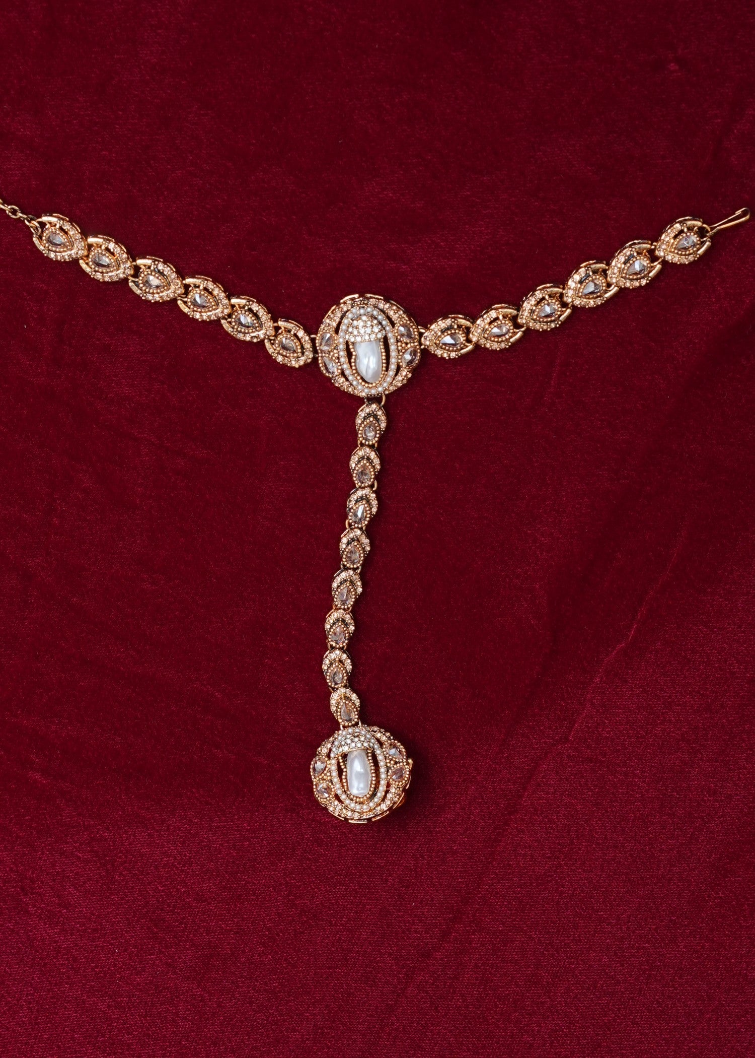 Bracelet in Gold, champagne, pearl white Color by - Trendy Women Bracelet YDE5567