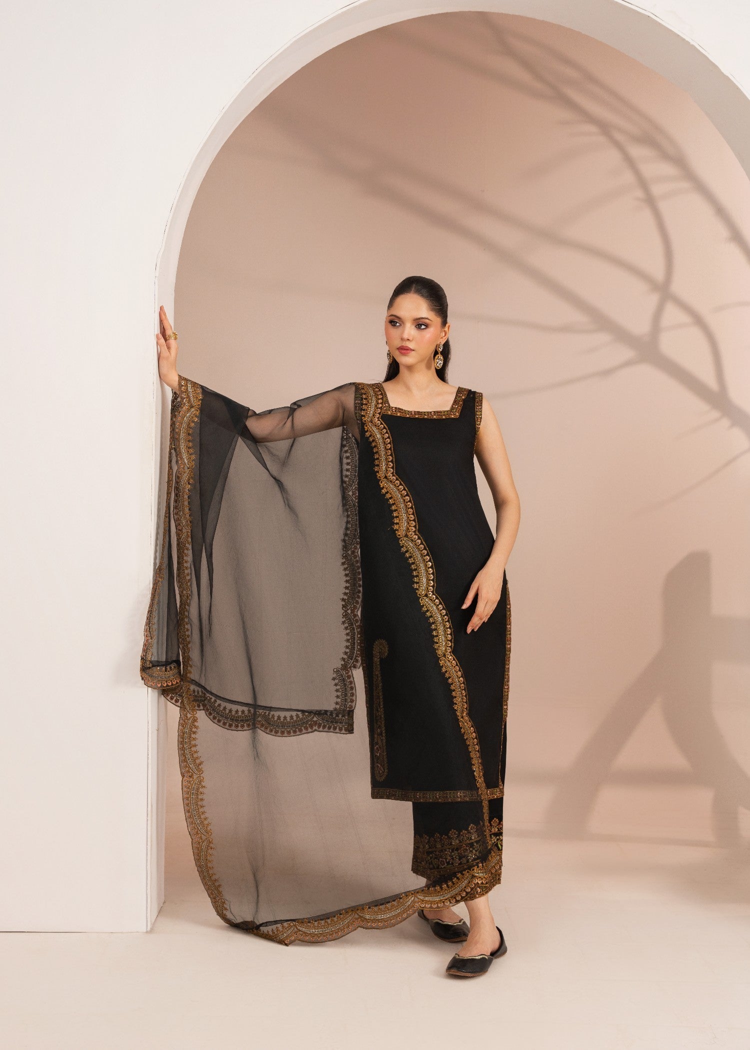 lawn Kurta Set in Jet black, gold