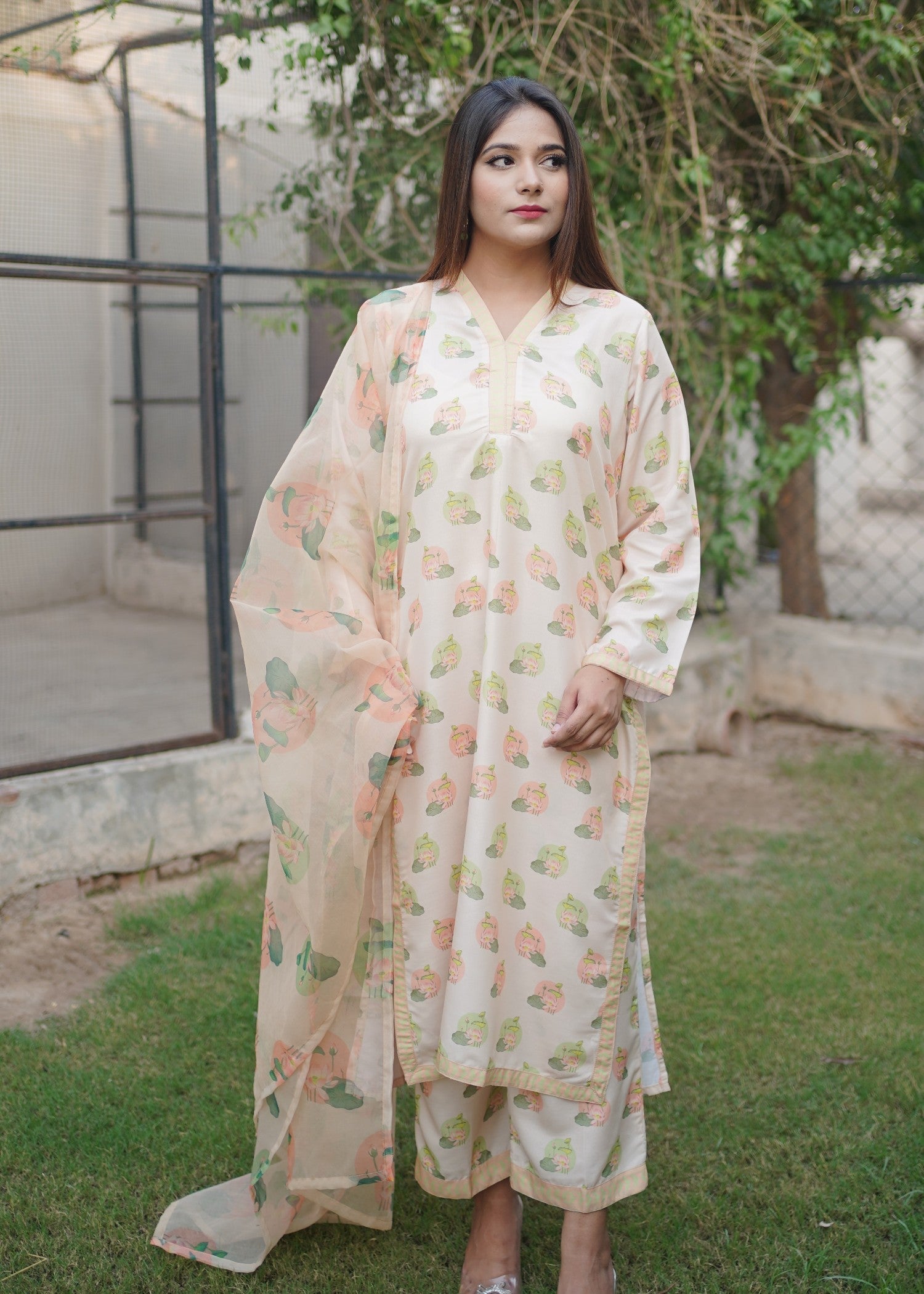 swiss lawn Kurta Set in Ivory