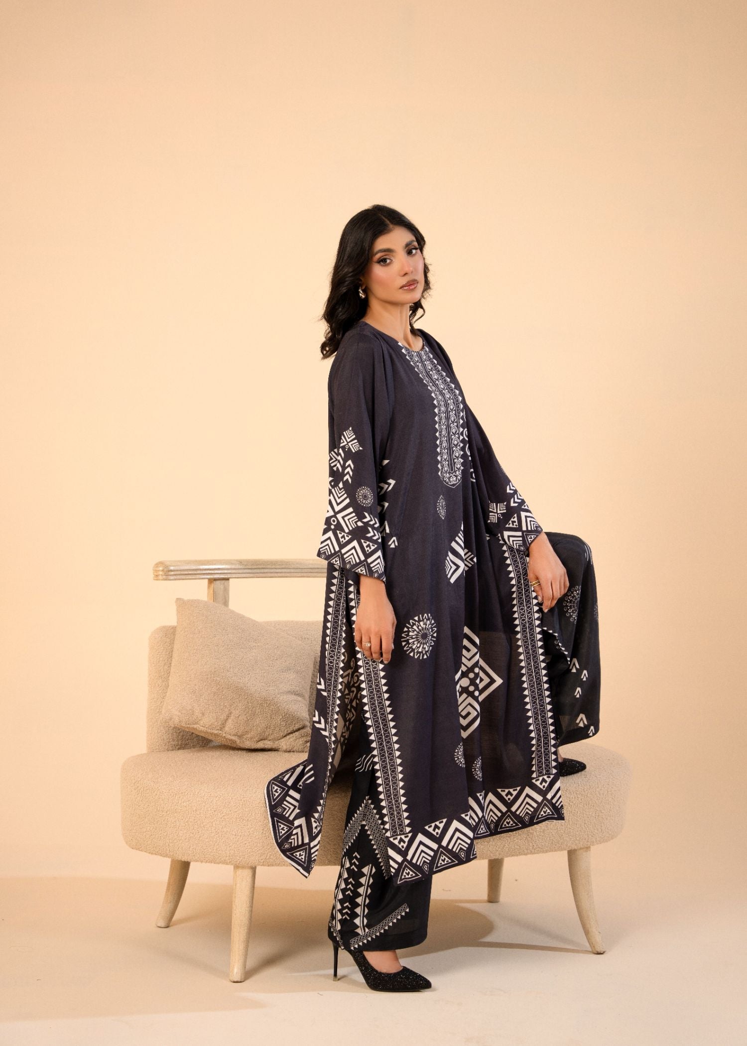 viscose raw silk Kurta Set in Charcoal