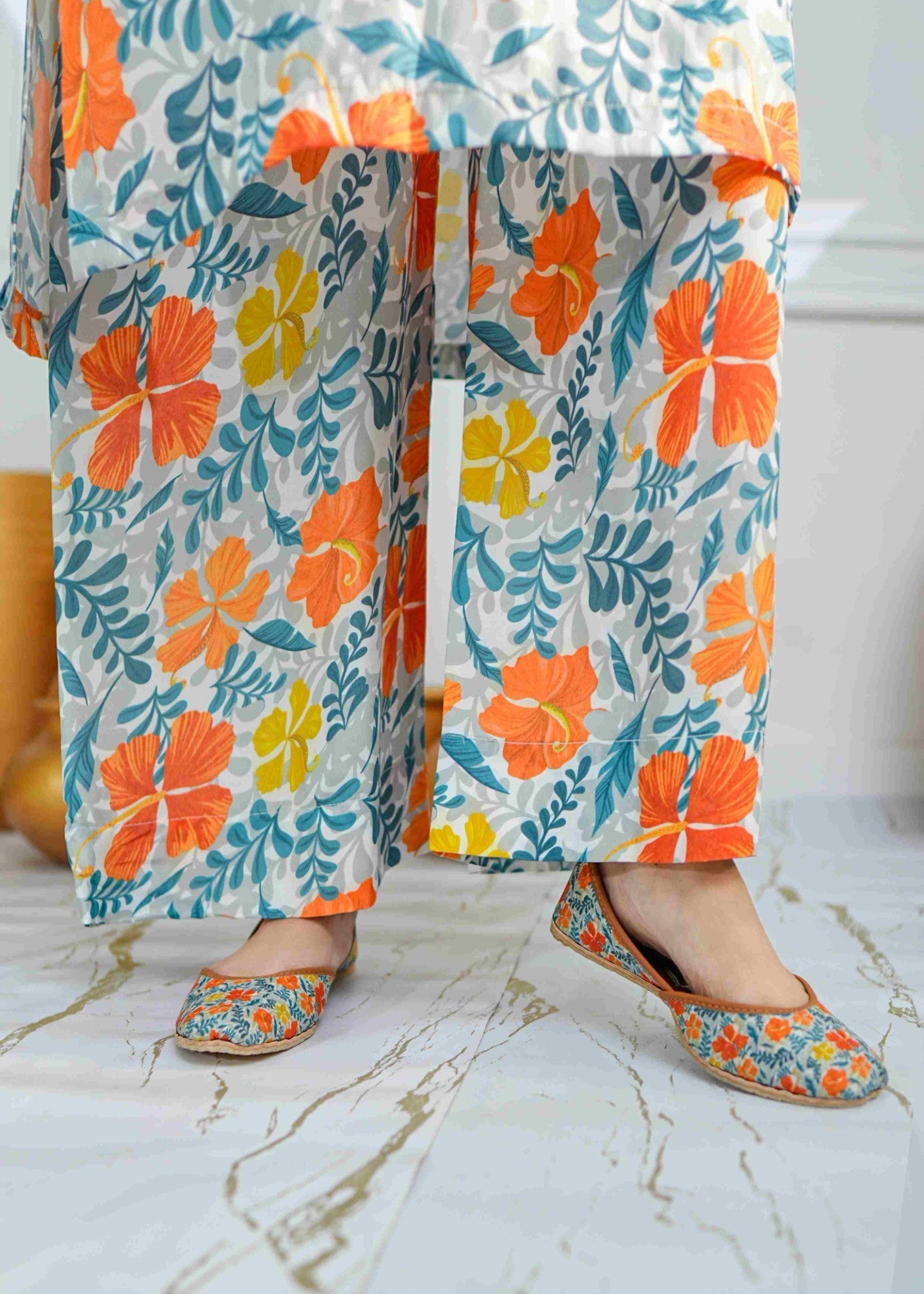 swiss lawn Kurta Set in Multi