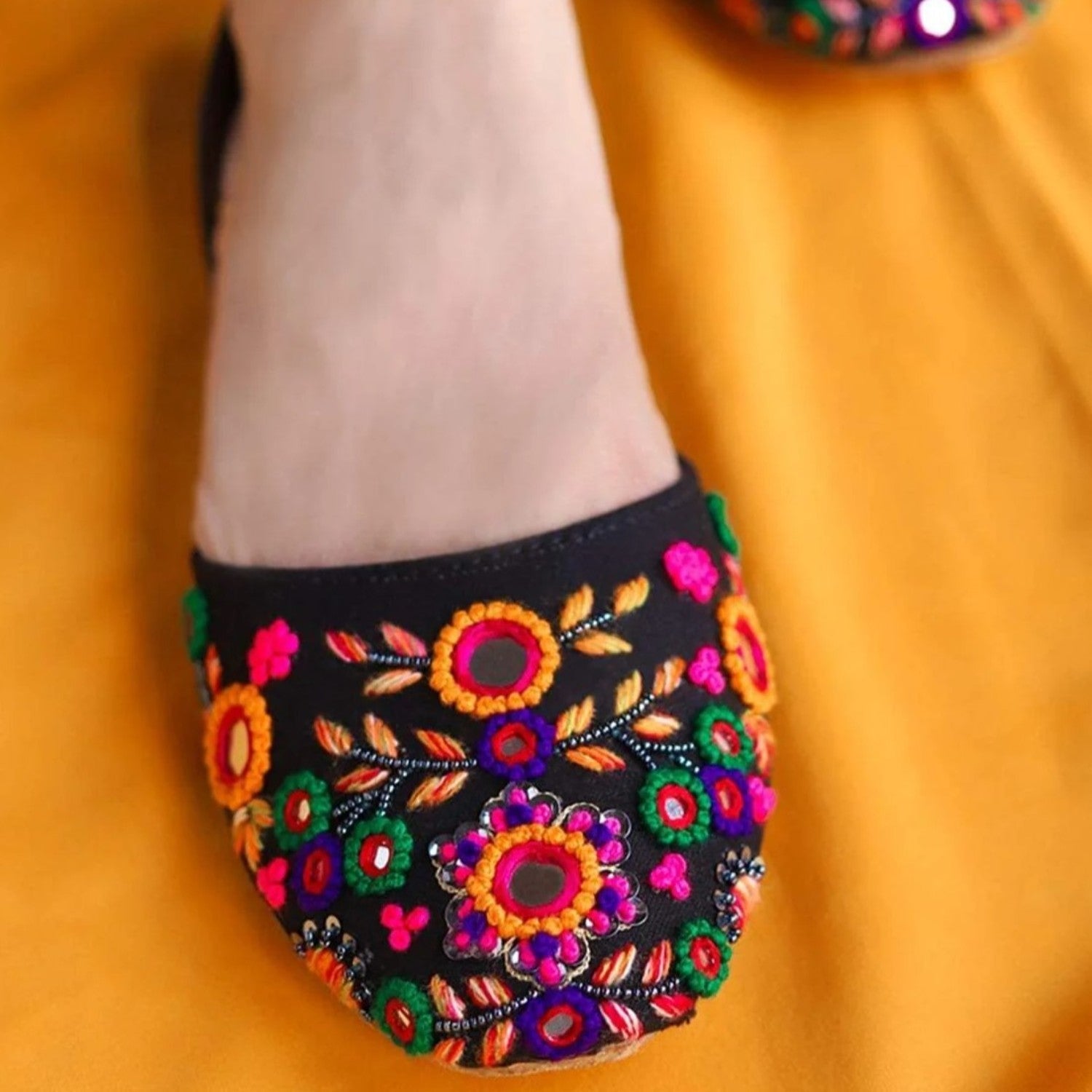 Khussa by - High Quality Women Khussa YZR2633