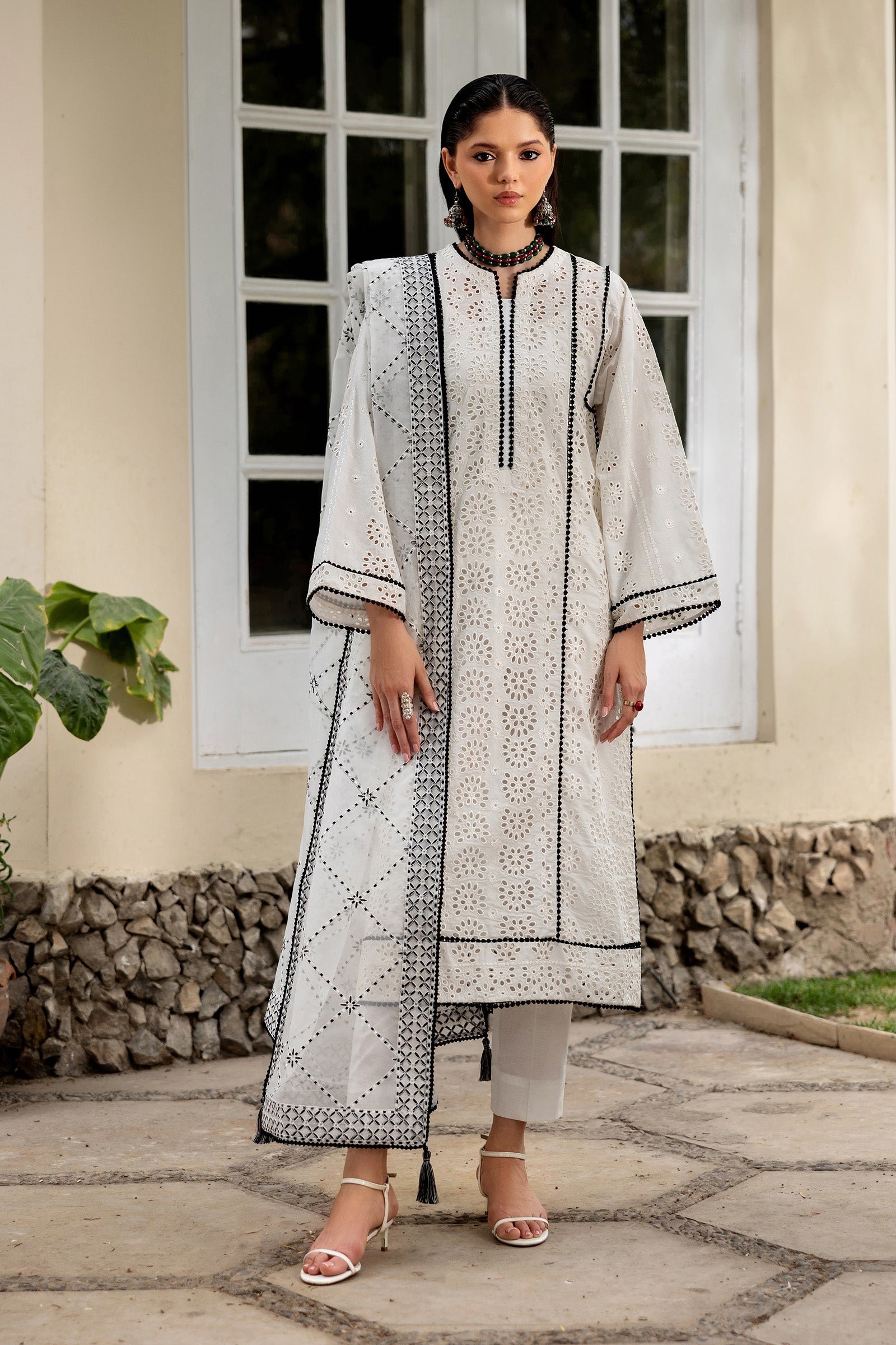Summer Lawn – Linnea