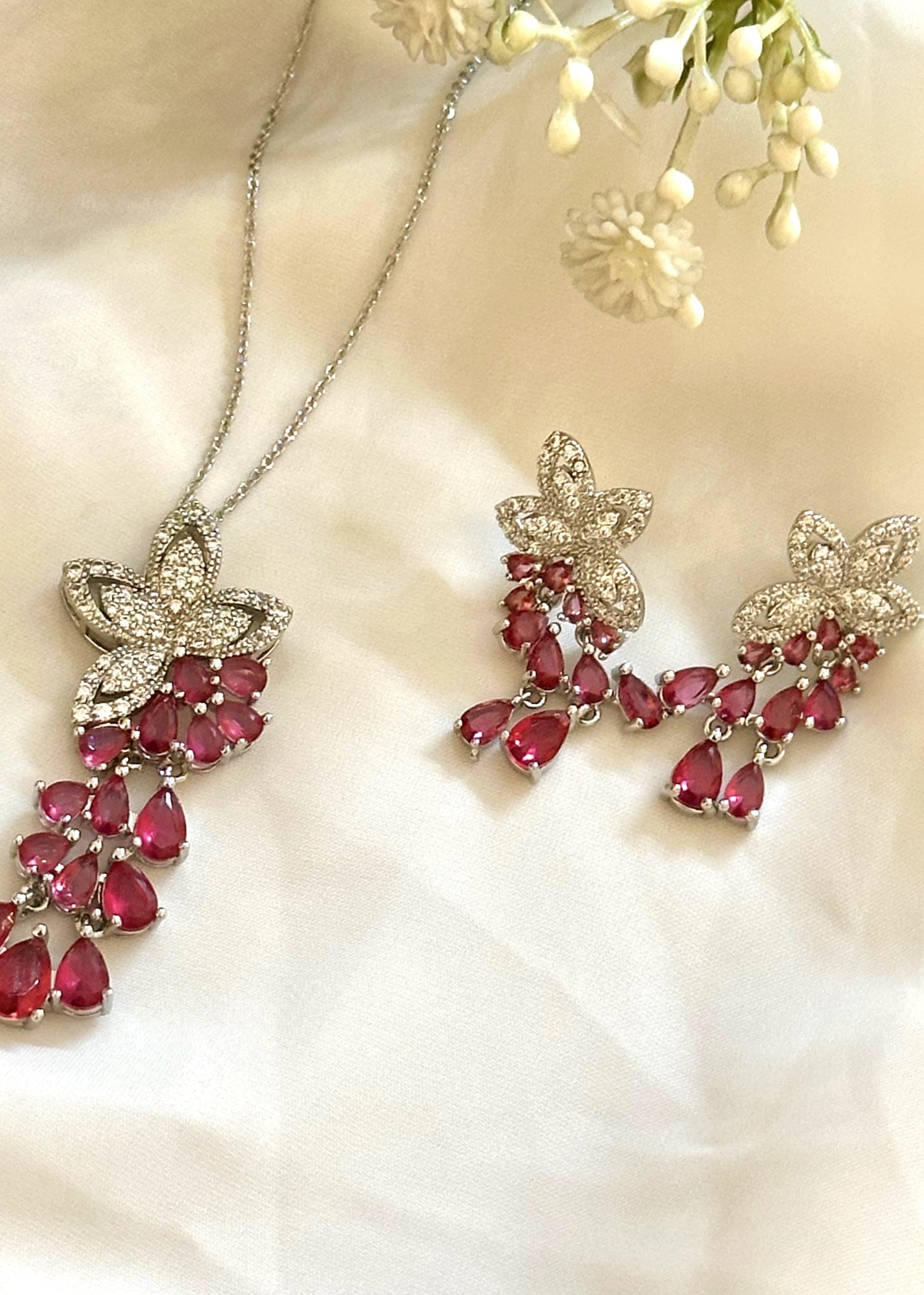Jewelry Set in Red Color by - Trendy Women Jewelry Set JVN8971