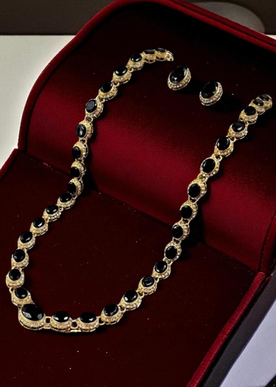 Jewelry Set in Black Color by - Trendy Women Jewelry Set UUB4883