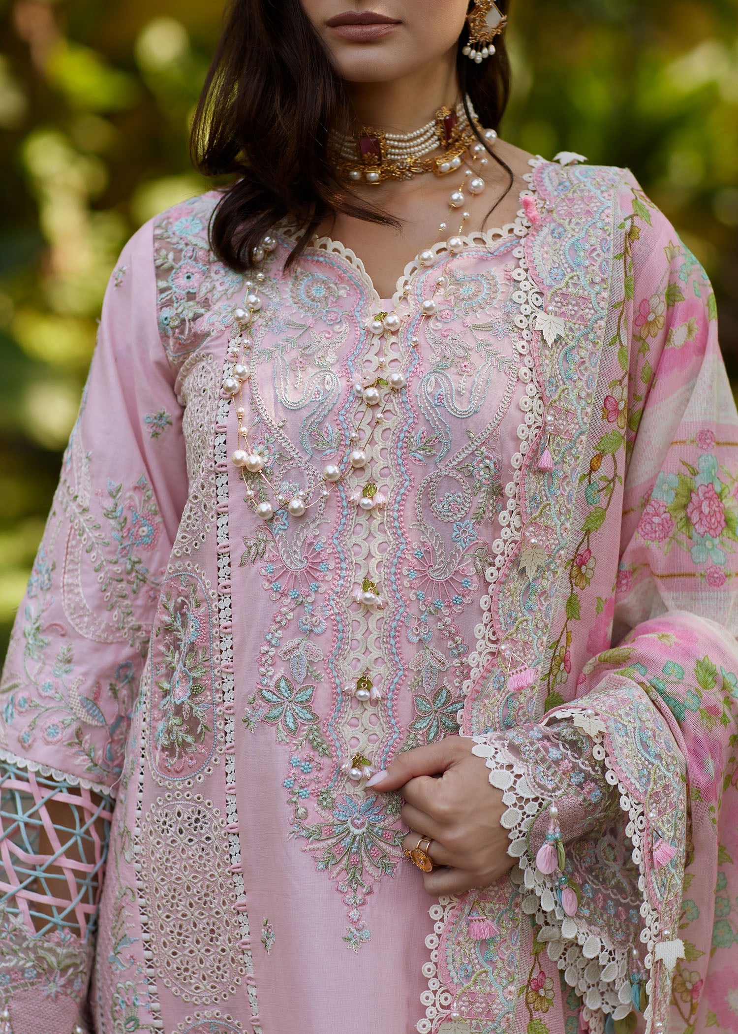 Ariya Luxury Lawn – Vivian