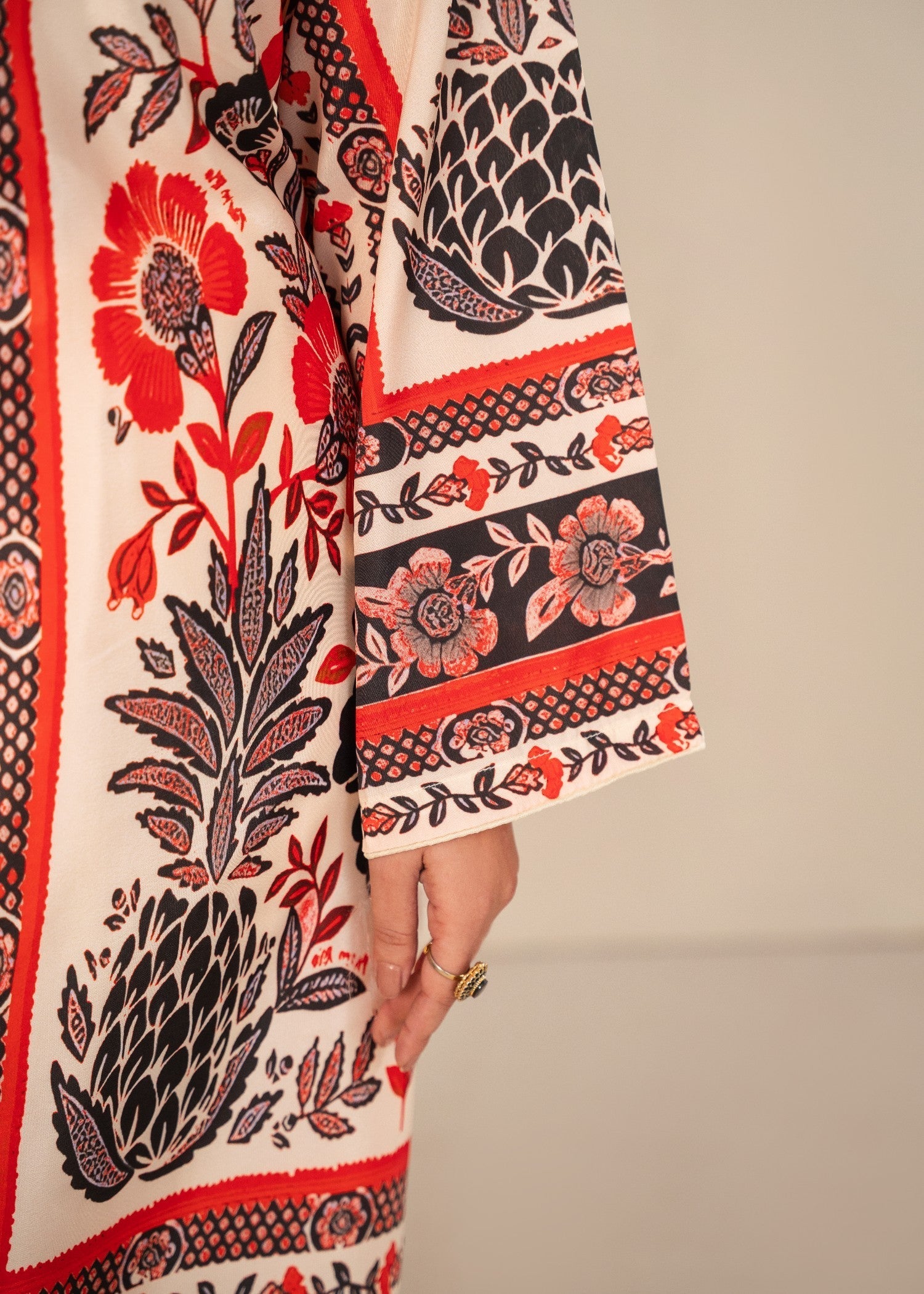 silk grip Kurta Set in Cream