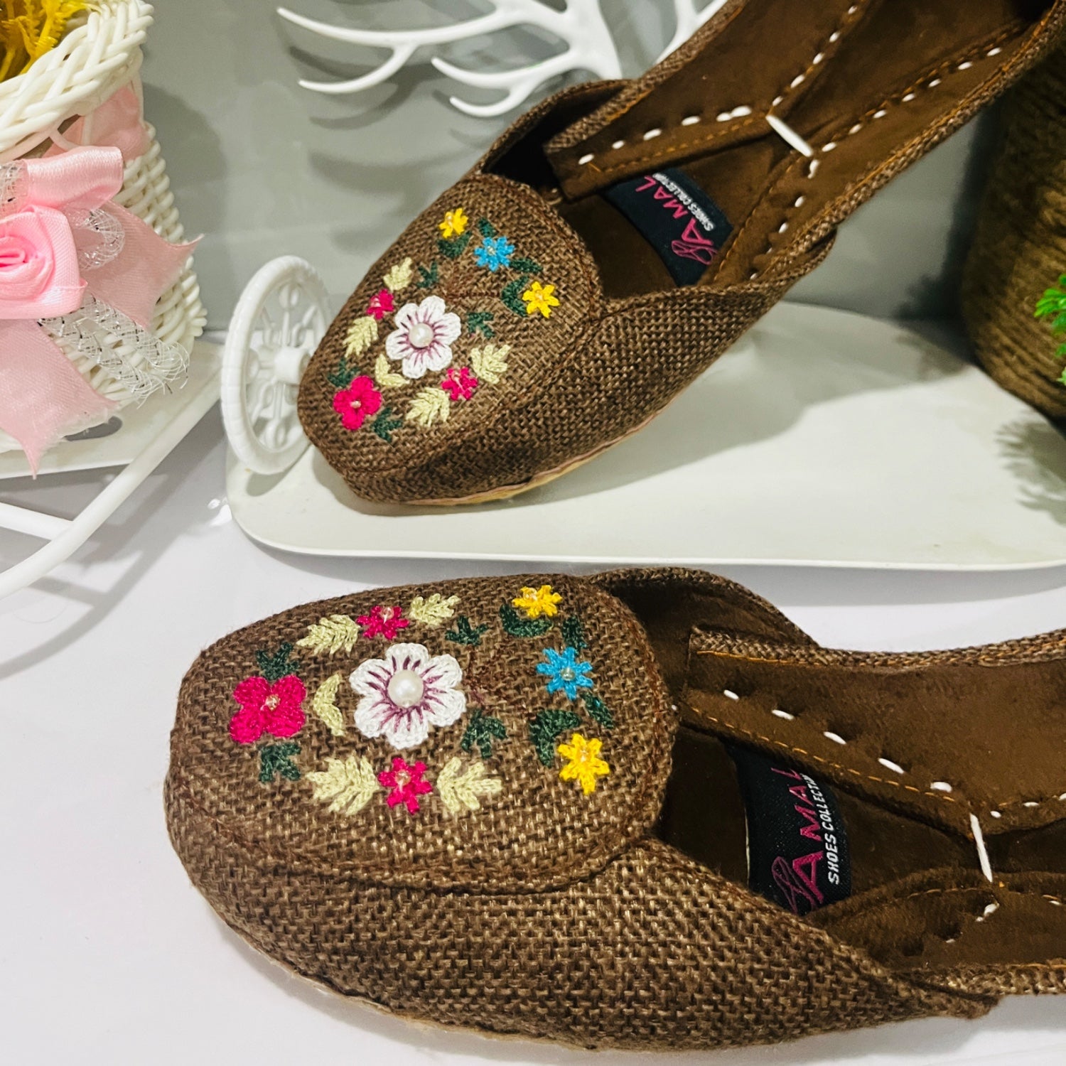 Khussa in Camel brown by - High Quality Women Khussa WBM2511