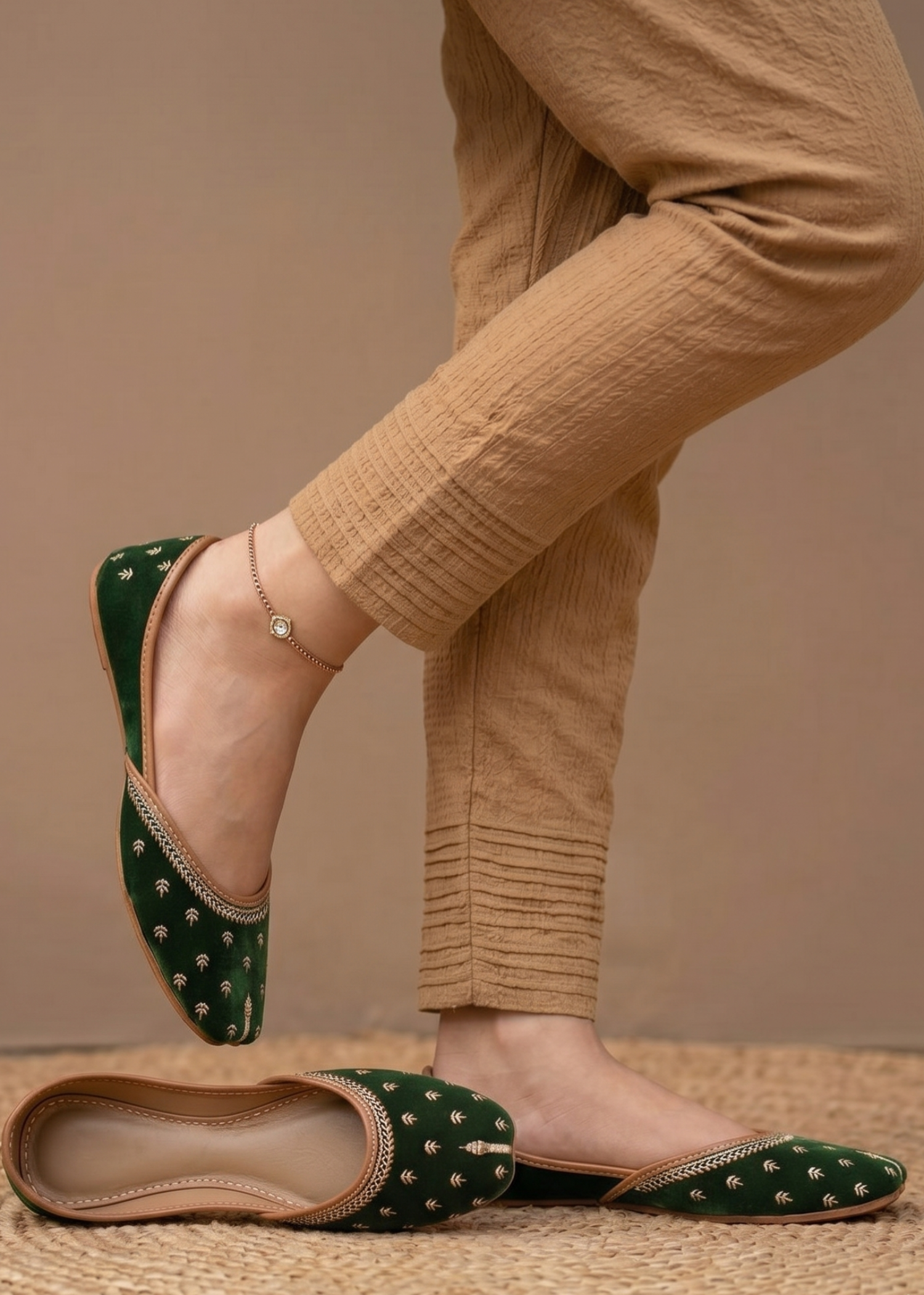 Khussa in Hunter green by - High Quality Women Khussa SEE8686