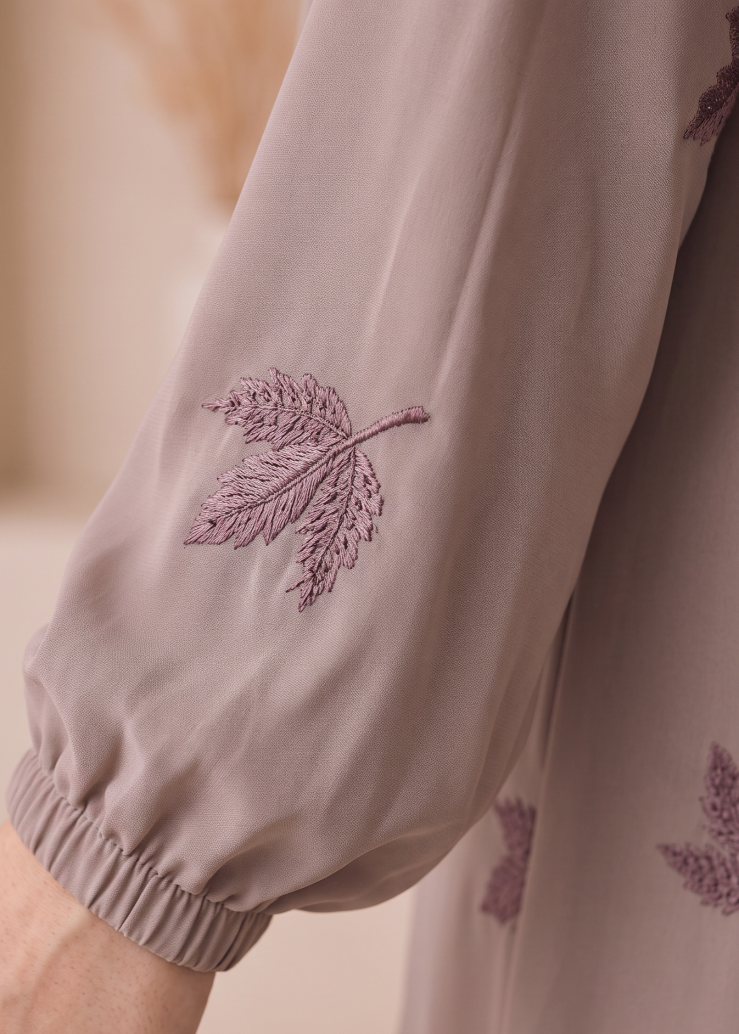 nidha Abaya in Warm grey