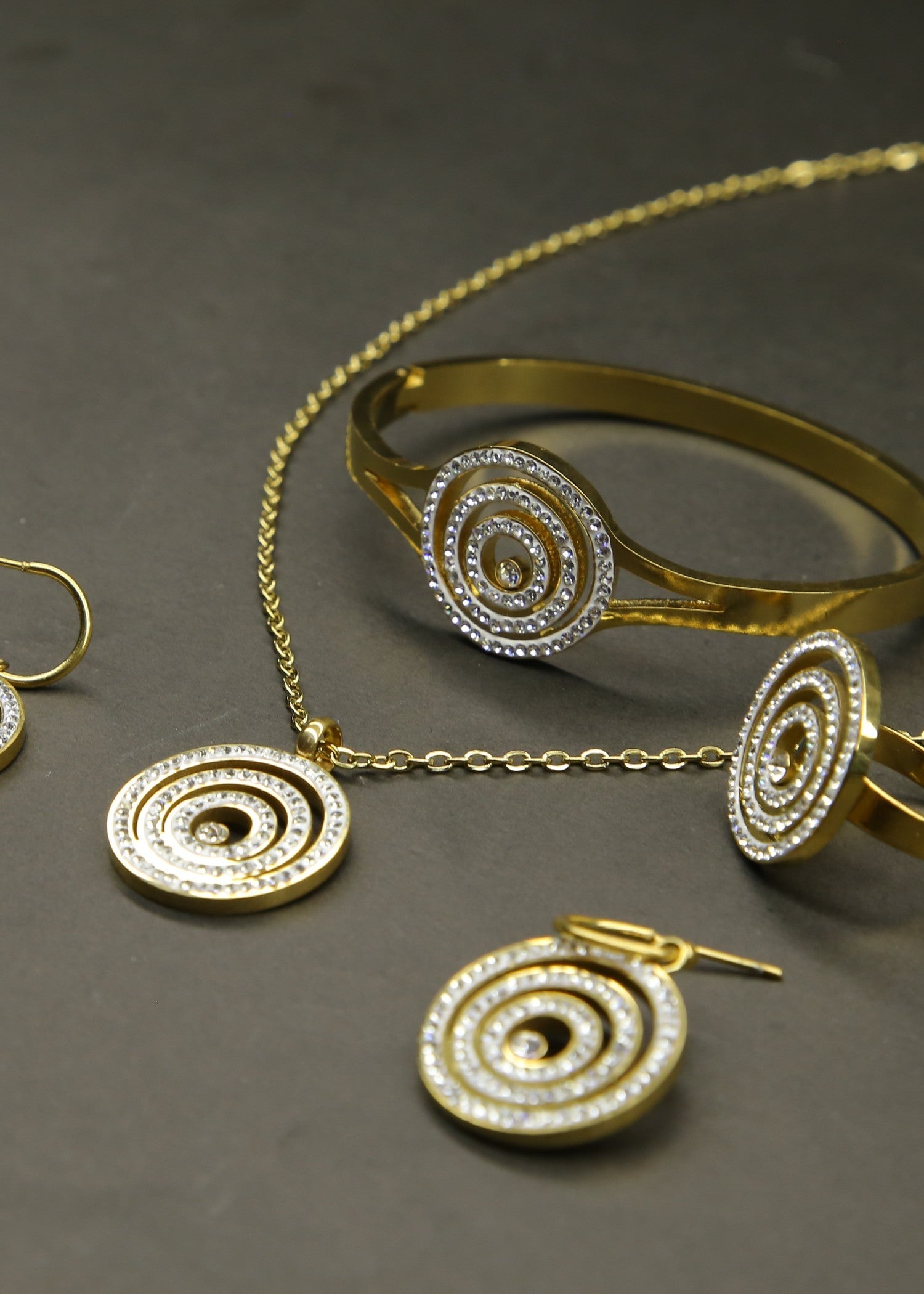 Jewelry Set in White Color by - Trendy Women Jewelry Set KIK0322