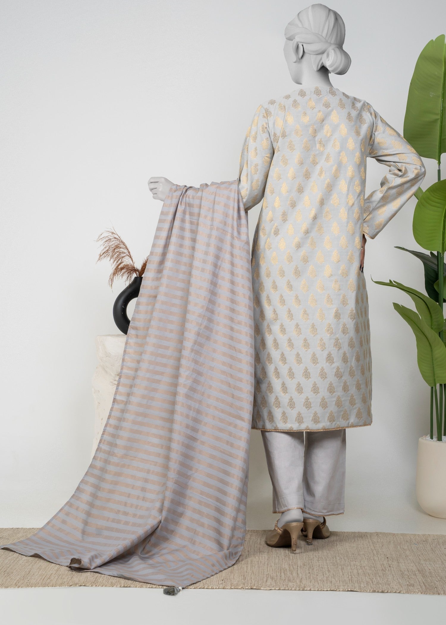 self jacquard Kurta Set in Pastel grey