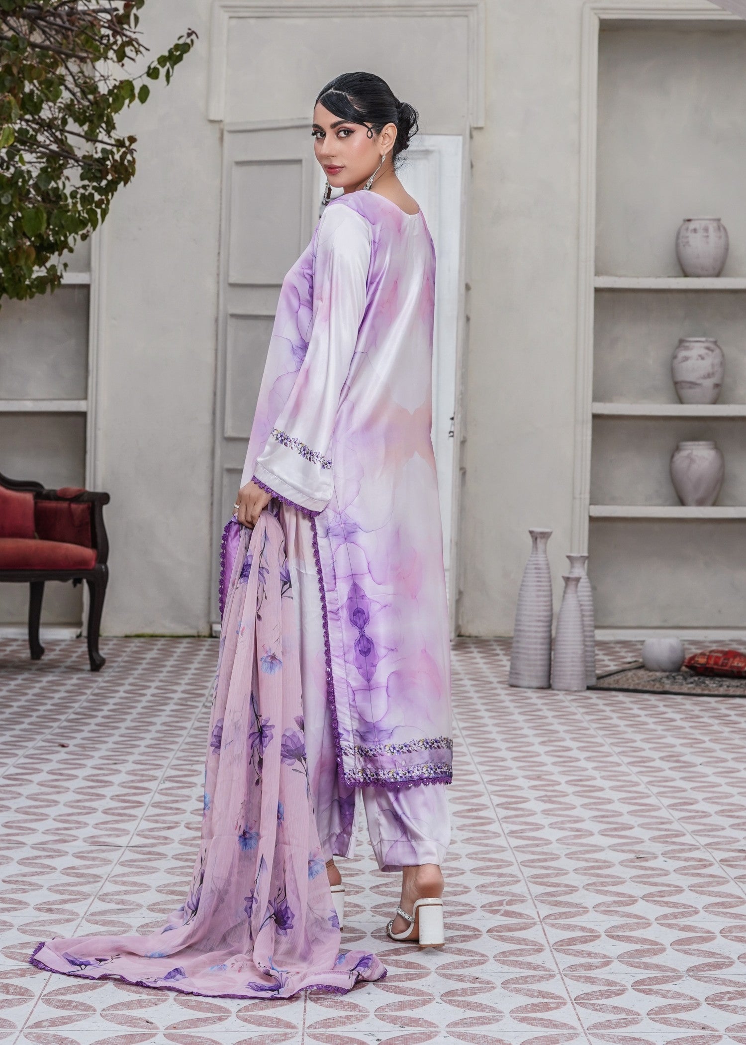 charmuse/shamooz Kurta Set in White, dark orchid, lavender mist