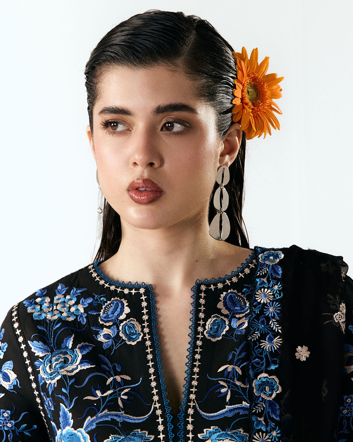 Jugnu Luxury Lawn Edit – Ari