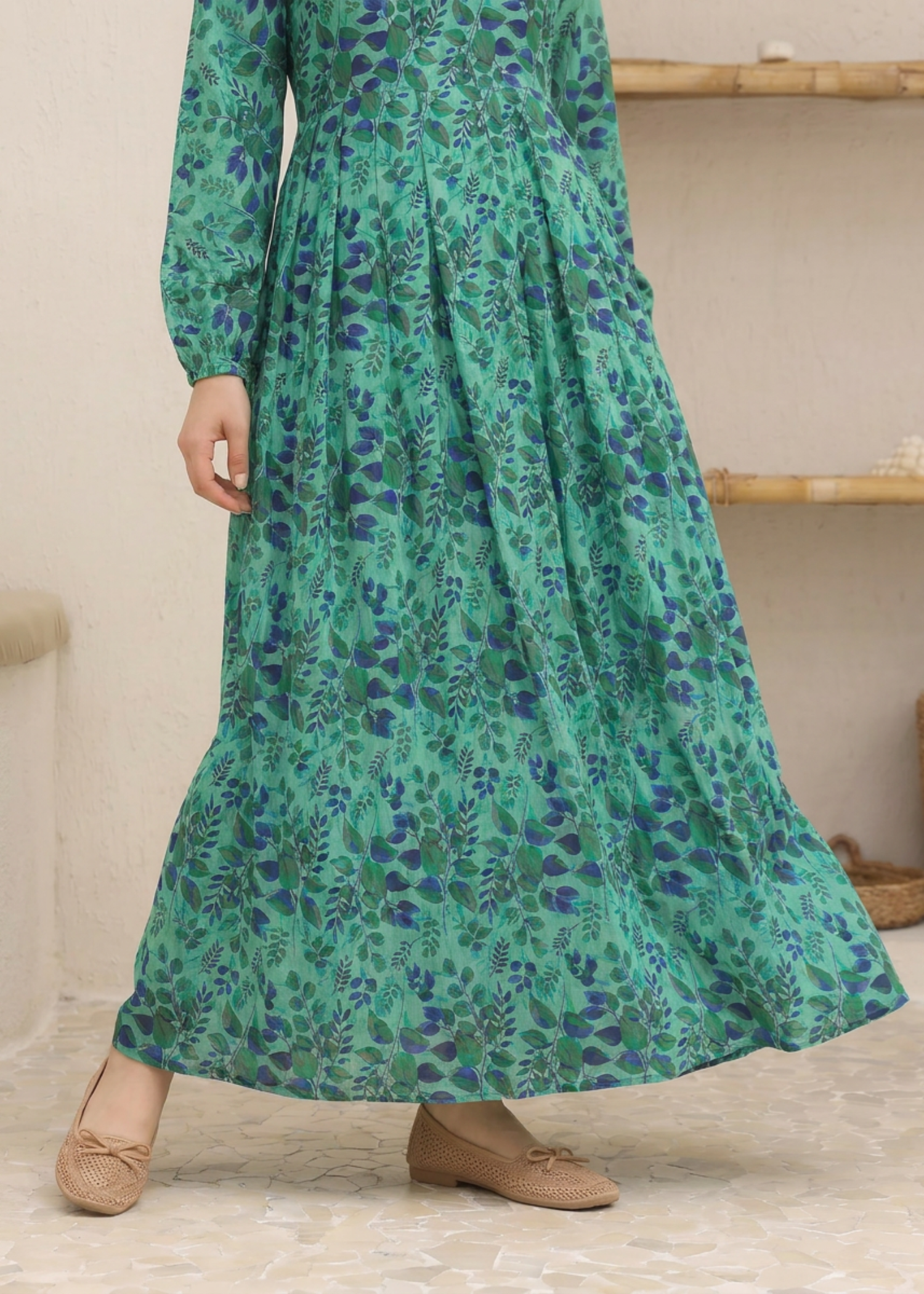 lawn Maxi in Parrot green