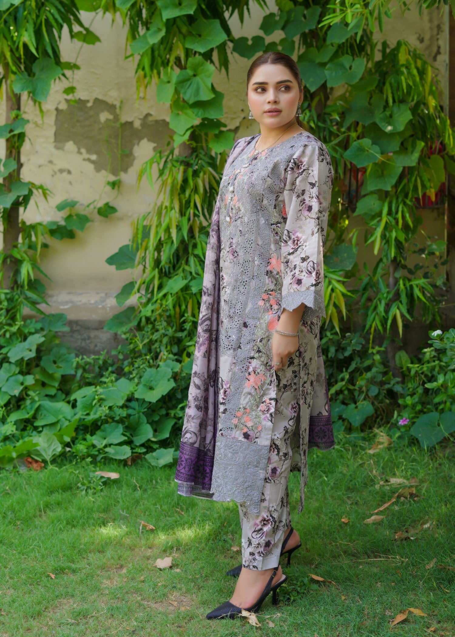 swiss lawn Kurta Set in Grey