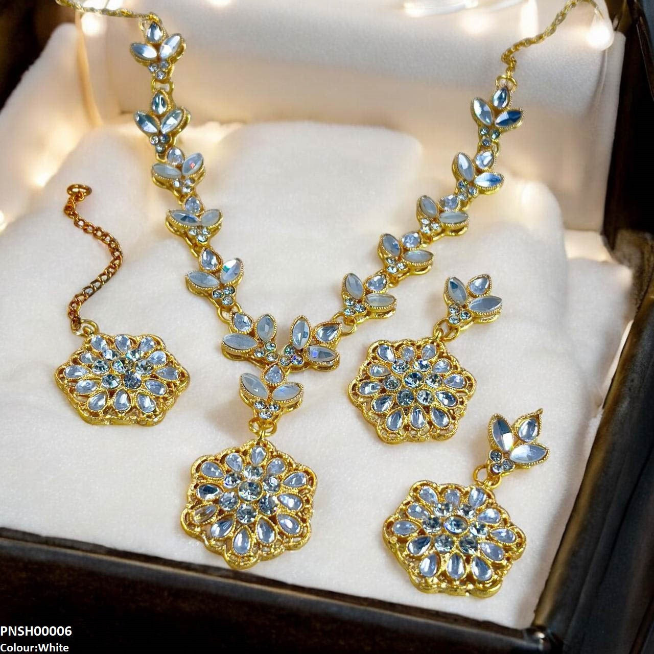 Jewelry Set in White Color by - Trendy Women Jewelry Set HDN8187