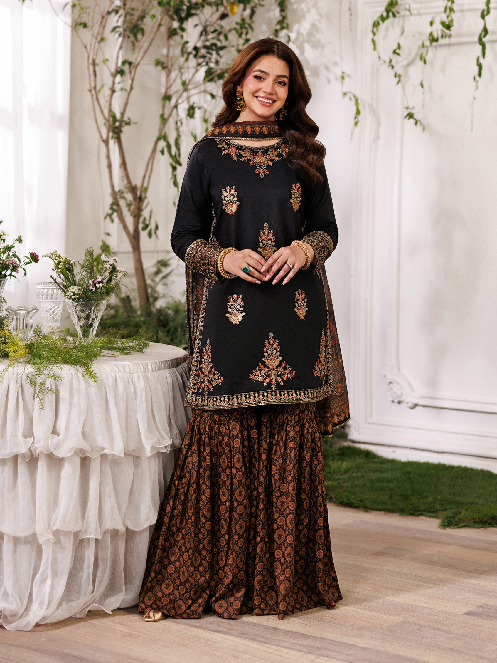 seersucker Gharara in Jet black