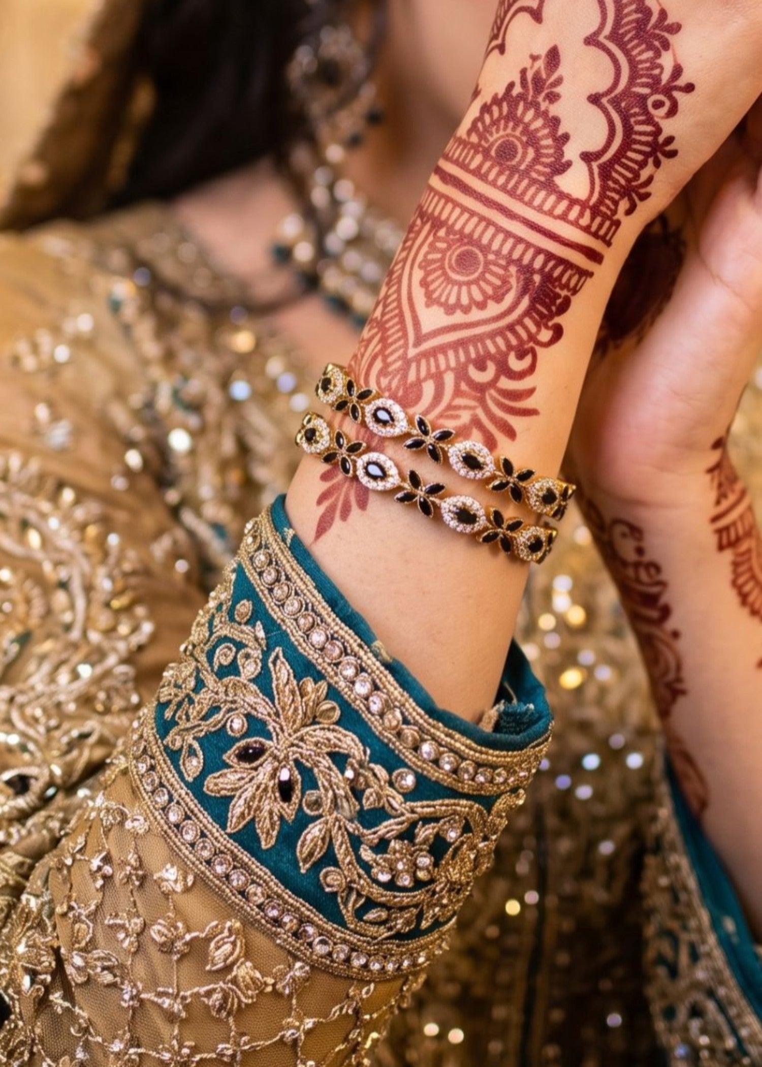 Bangles in Black Color by - Trendy Women Bangles GFL6128